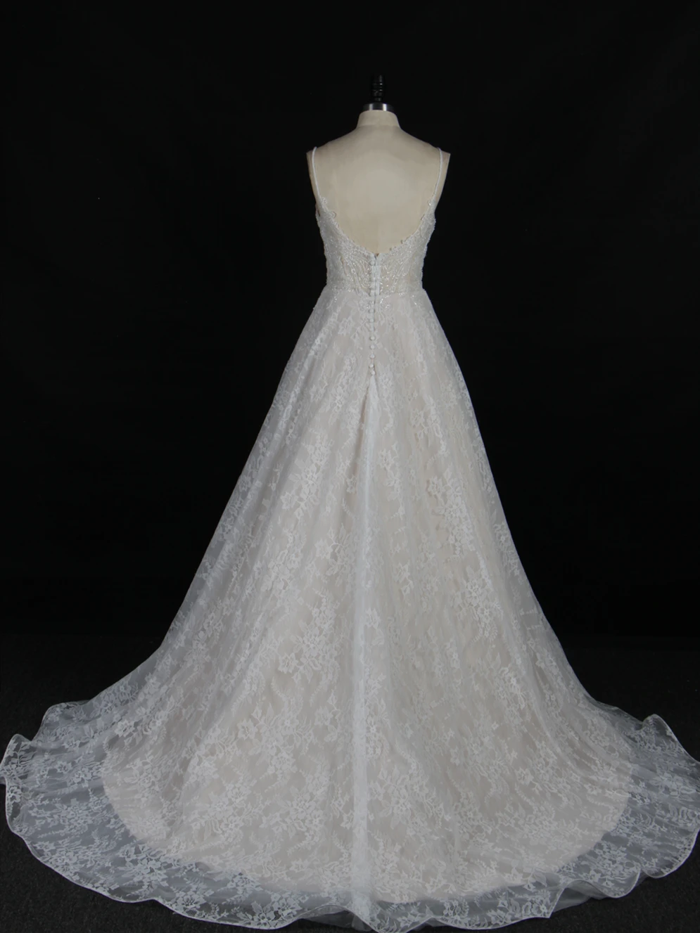 新款串珠花边a型婚纱搭配意大利面带错觉深v领新娘连衣裙