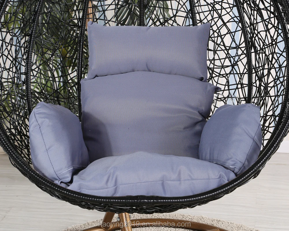 grey cushion.jpg