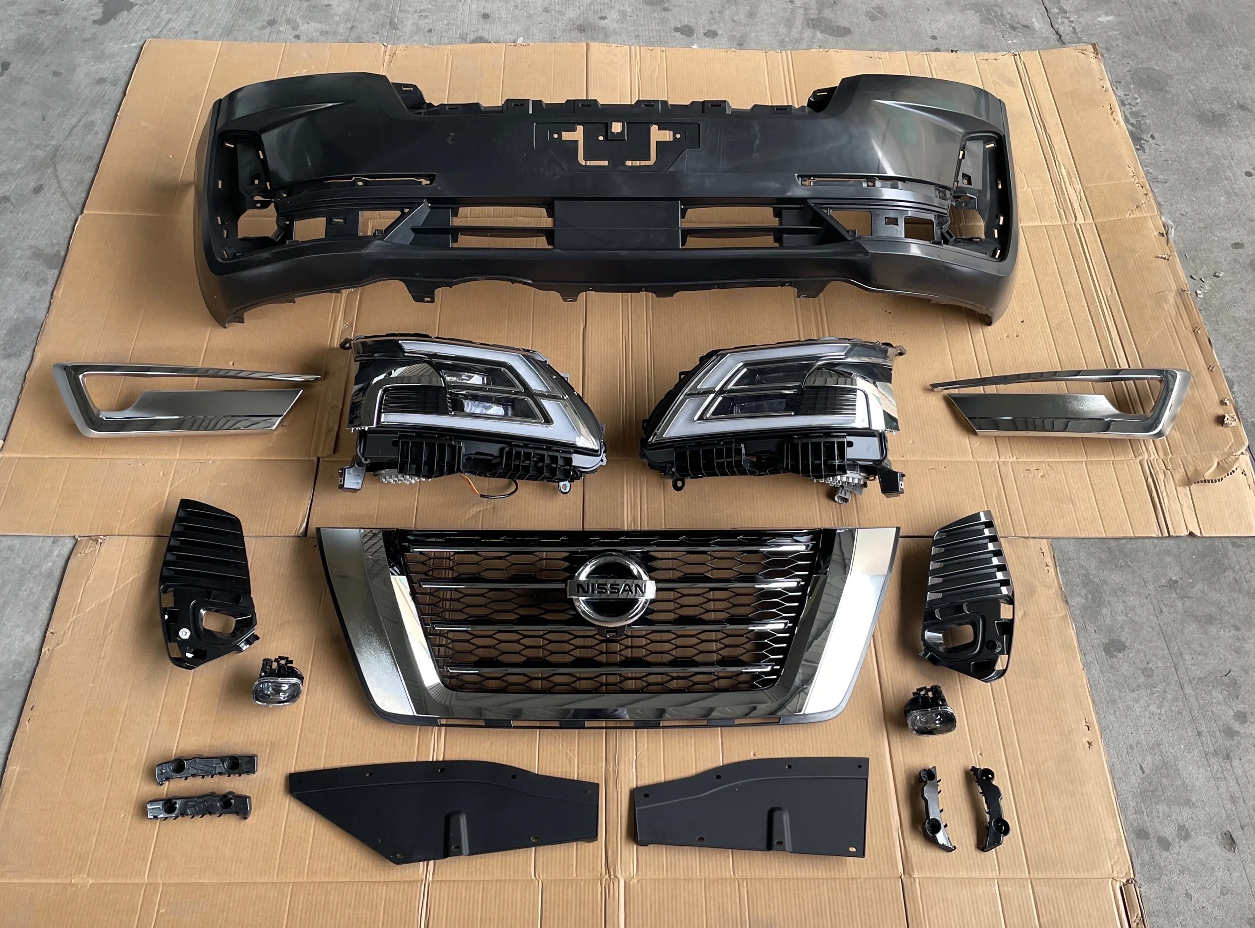 Maictop Car Body Kit Body Parts Front Bumper Facelift Grille Headlight