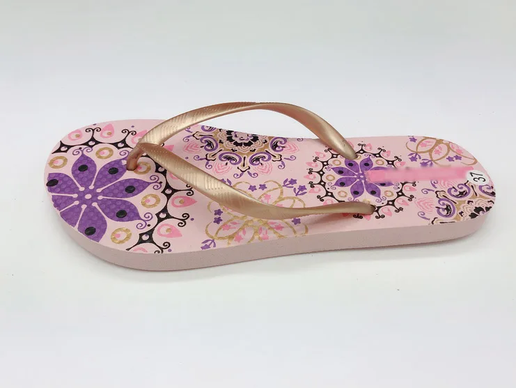 2024 Custom and Wholesale Summer Flip Flops Colorful Women Slipper PVC Upper and Rubber Outsloe Material