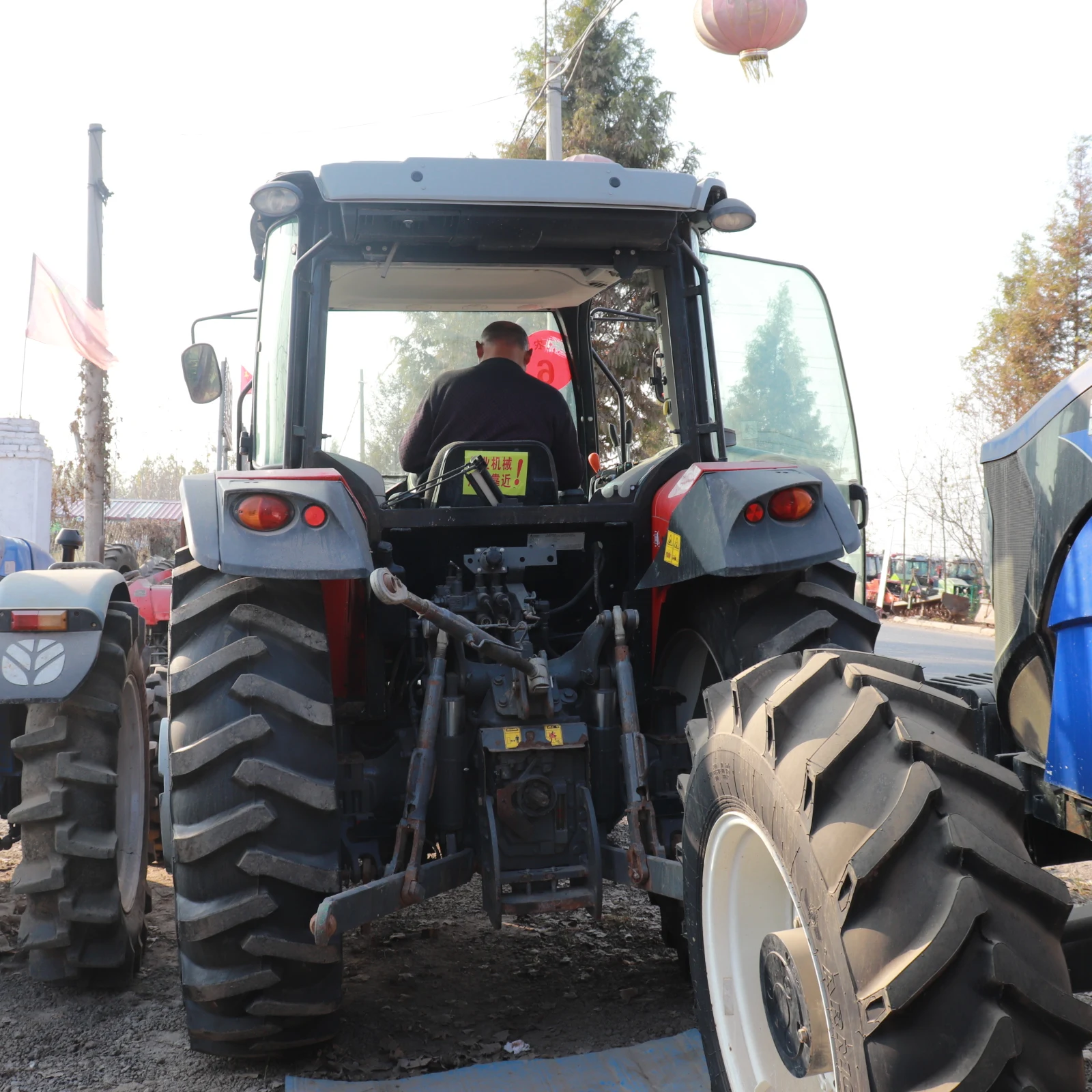 Source Б/у сельскохозяйственный трактор Massey Ferguson Xtra 1004 on  m.alibaba.com