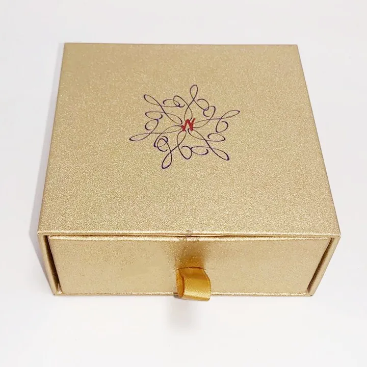 Fancy box. Fancy большая коробка.