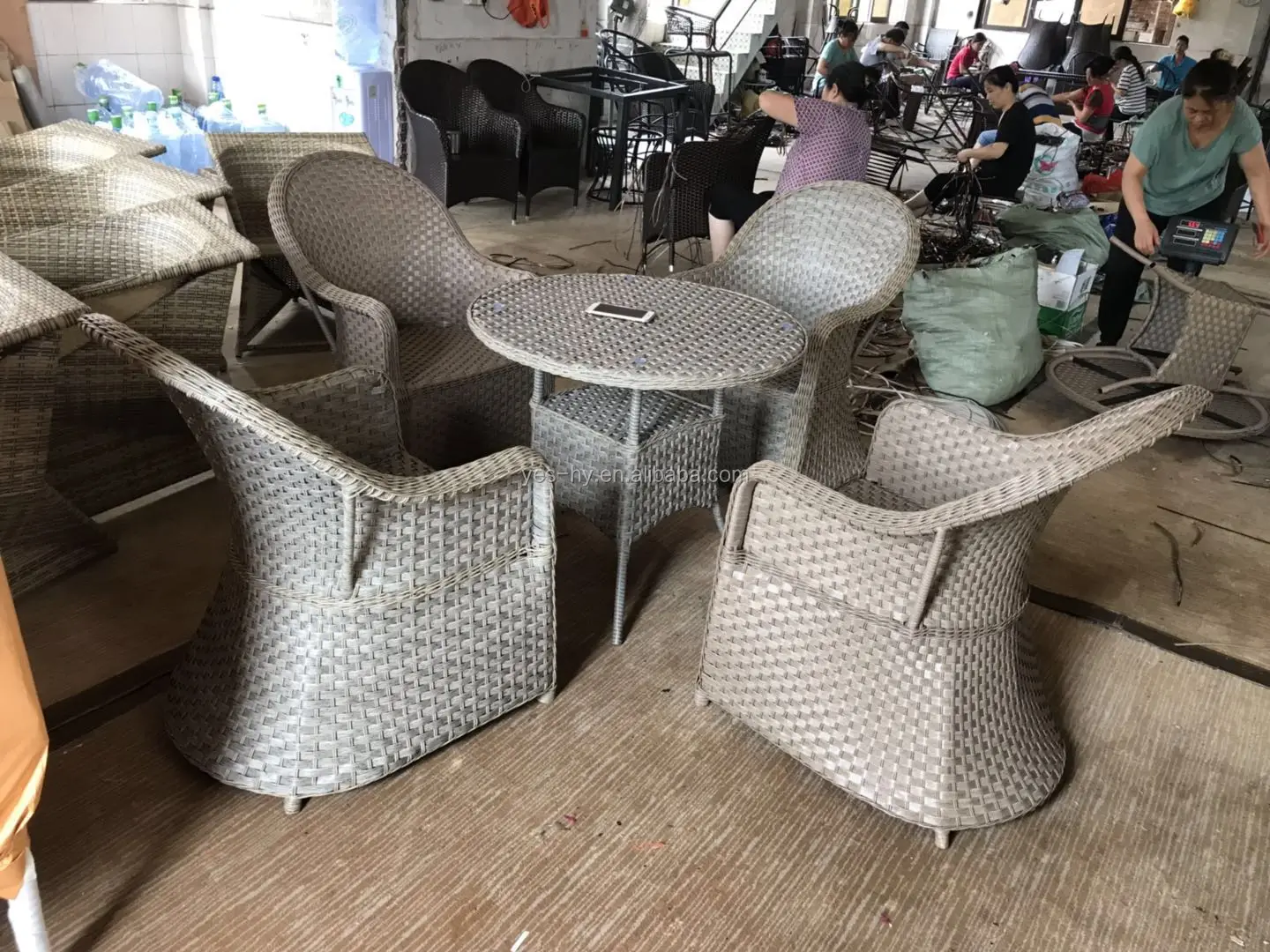 Garden Furniture Rattan 1 Table And 4 Chairs Z402 - Buy Rattan Table