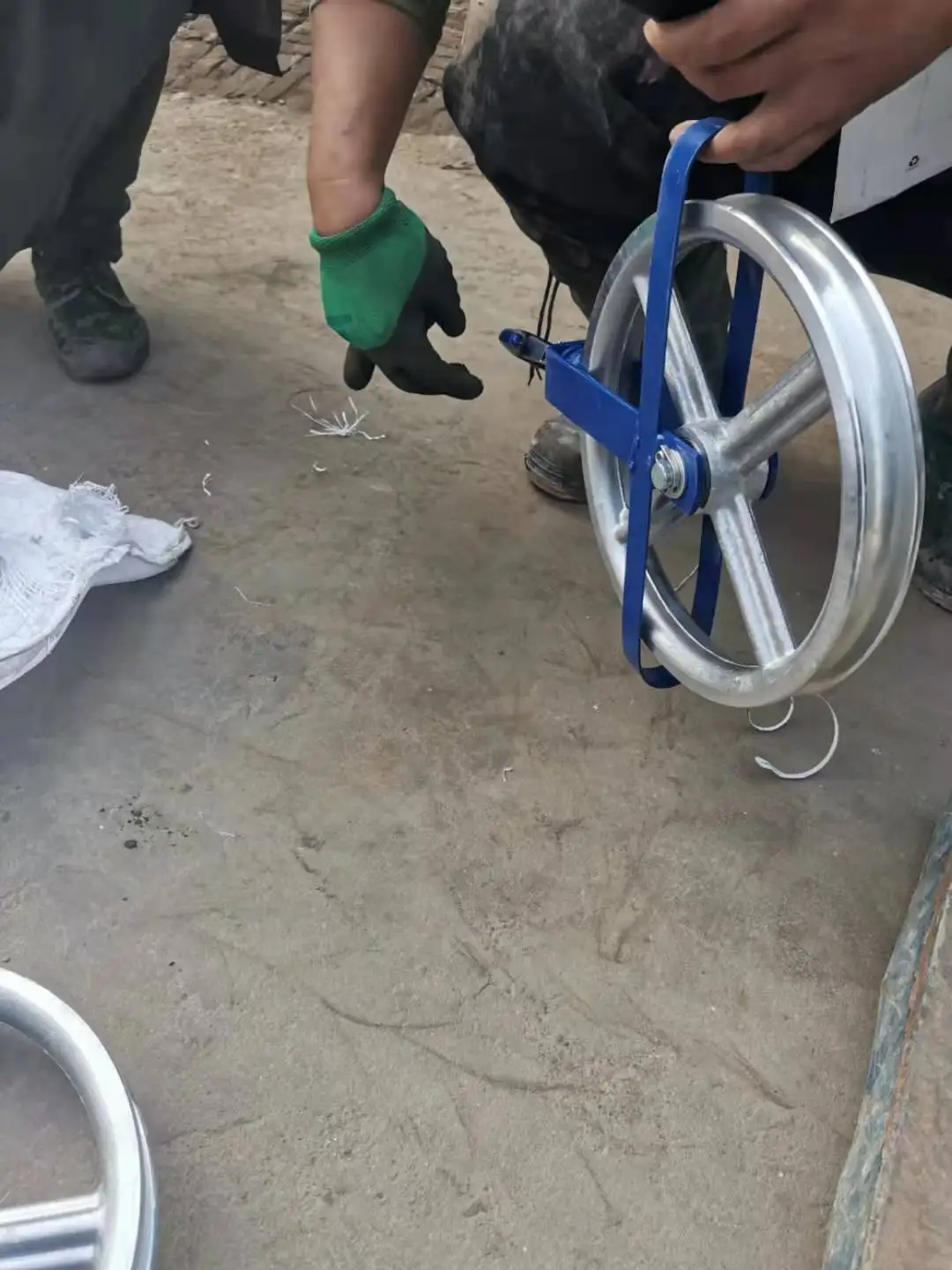 Scaffold Hoist Arm Pulley With 12"aluminum Wheel Buy Hoist Arm,Swivel