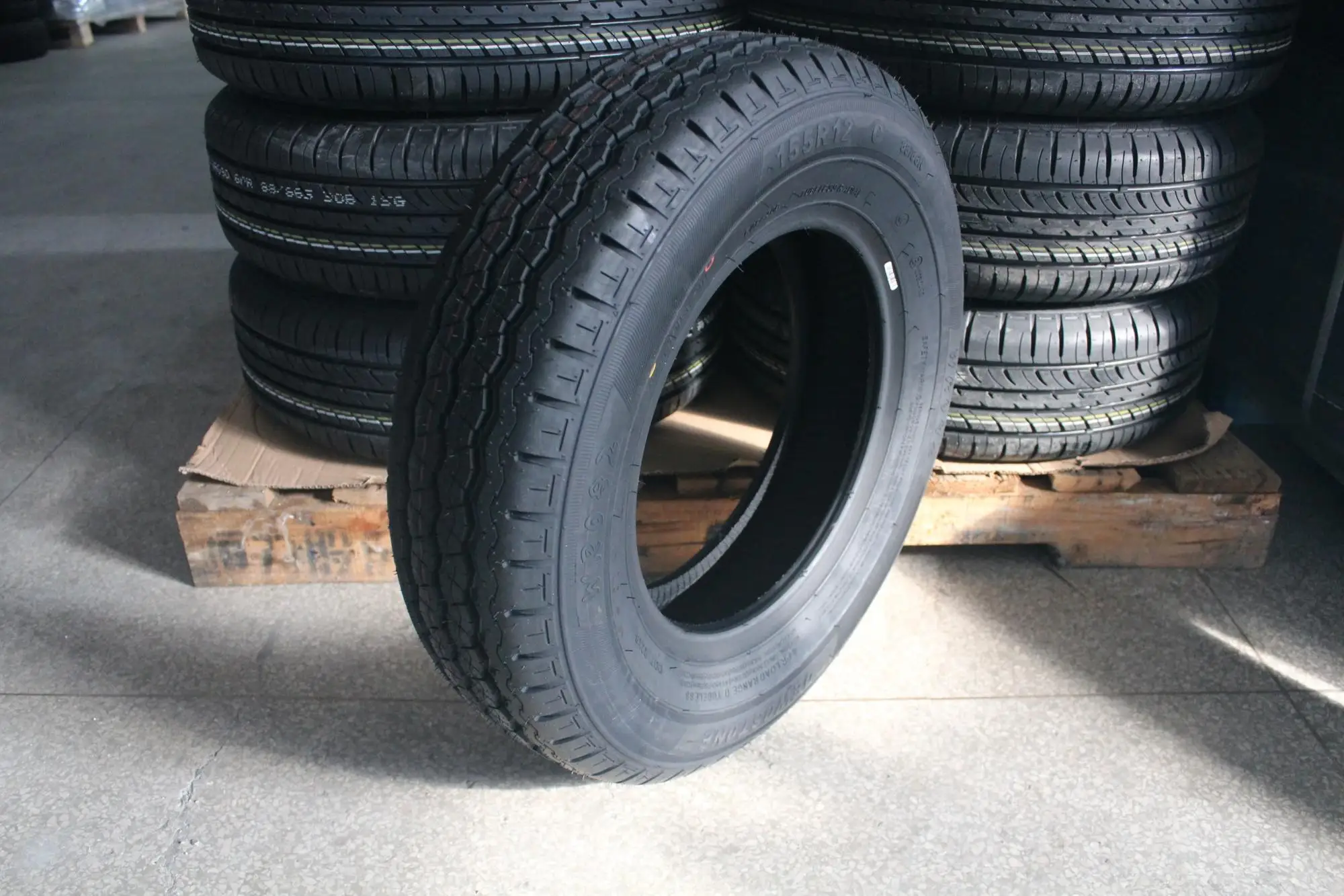 工厂供应商 155r13c 聚合酶链反应 (pcr) ltr 轮胎