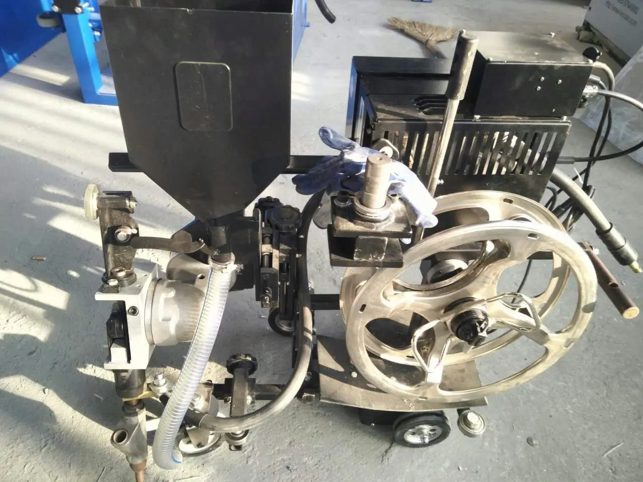 Tank Bottom Plate Welding Tractor/saw Weldning Machine For Tank