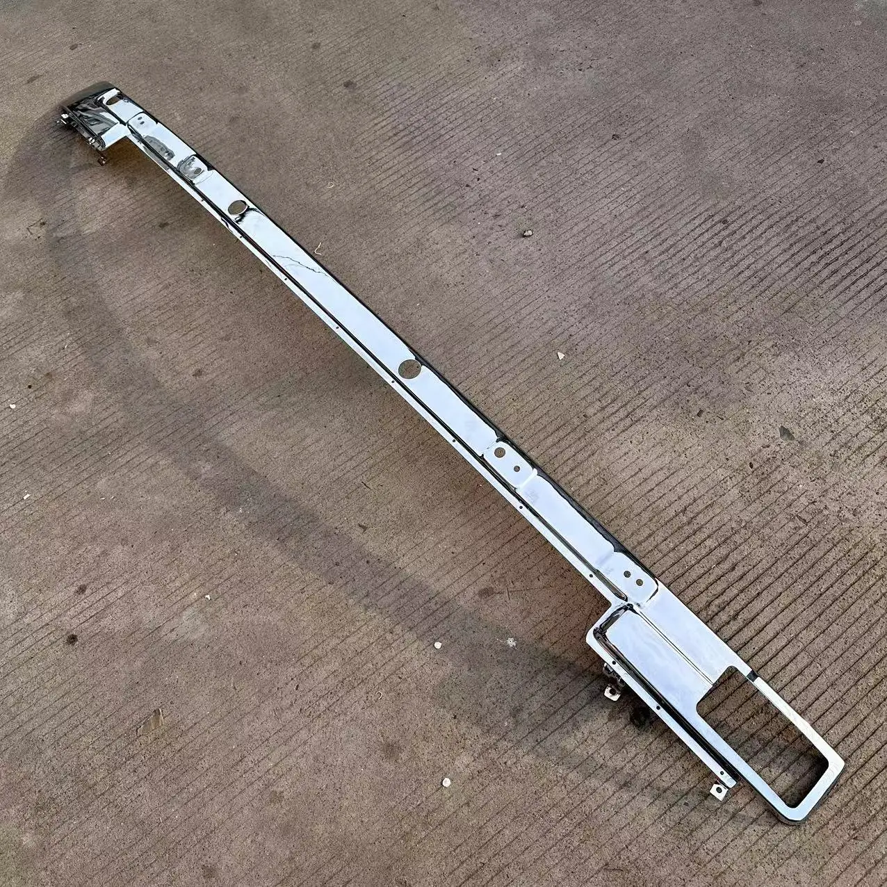 GHCD New Product High Quality Low Price Chrome-plated Wiper Panel for Japanese Truck Nissa CD48/UD459 manufacture
