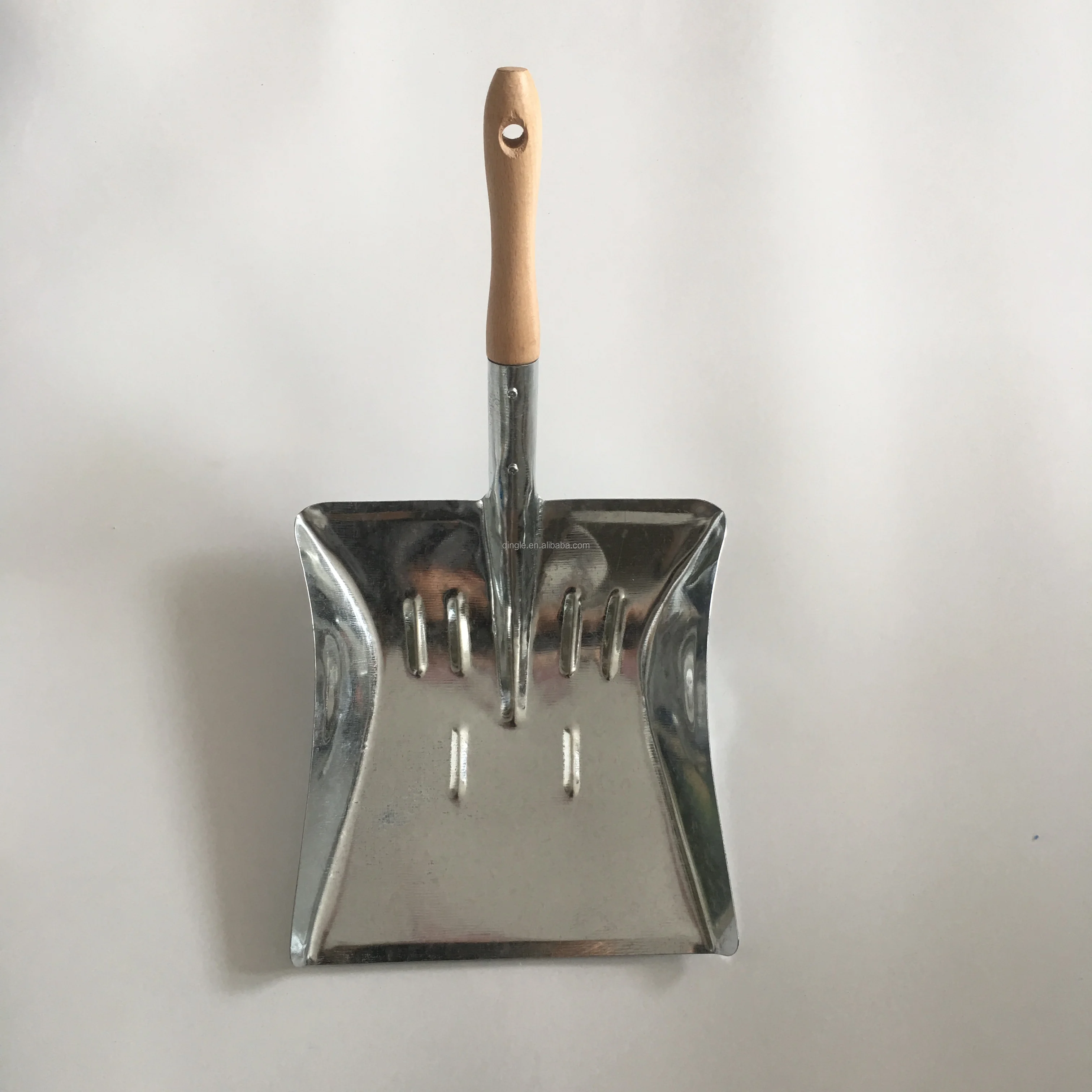 Outdoor Heavy Duty Metal Dustpan Galvanized Steel Dustpan With Wooden