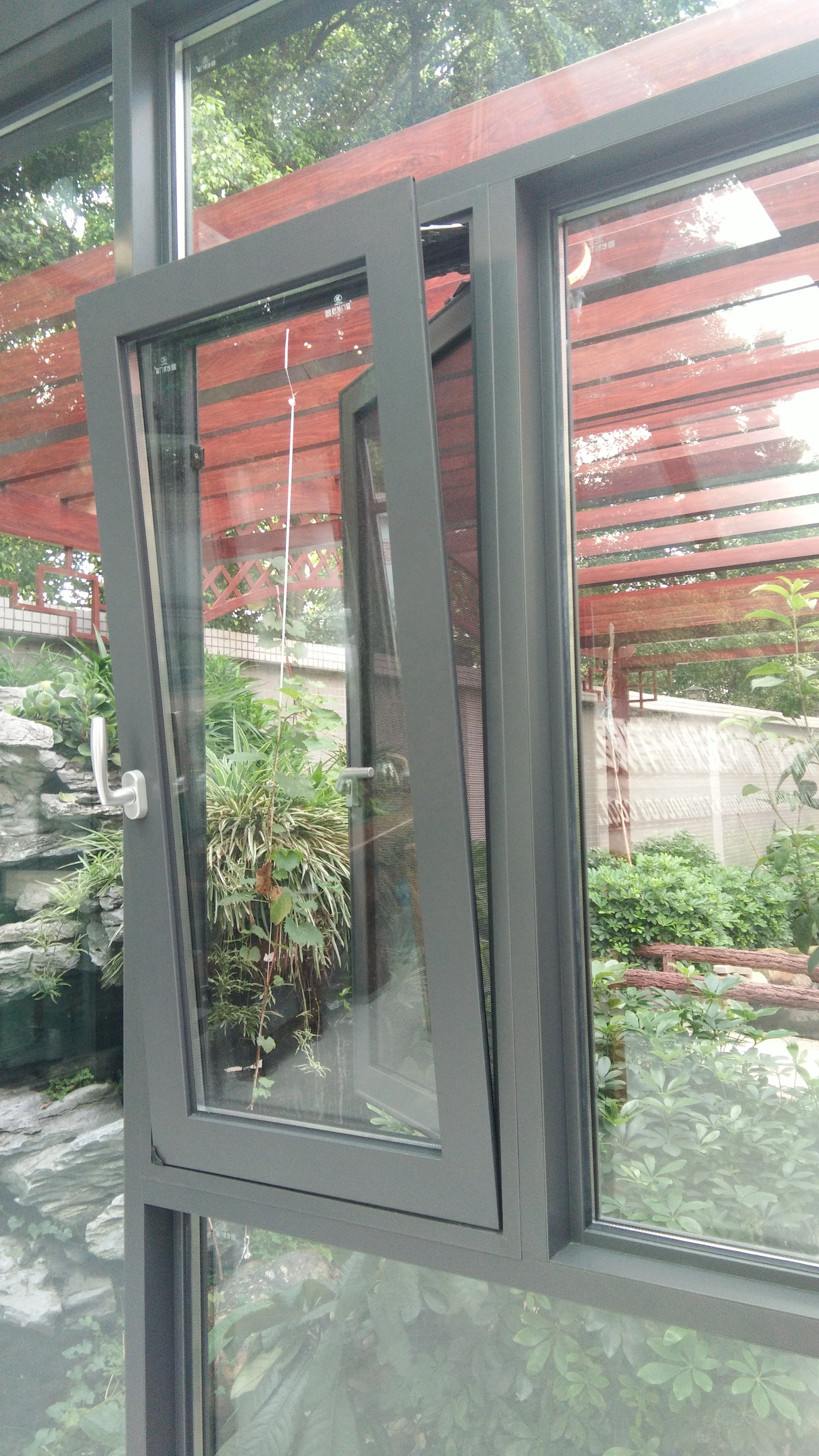 aluminum awning window.jpg