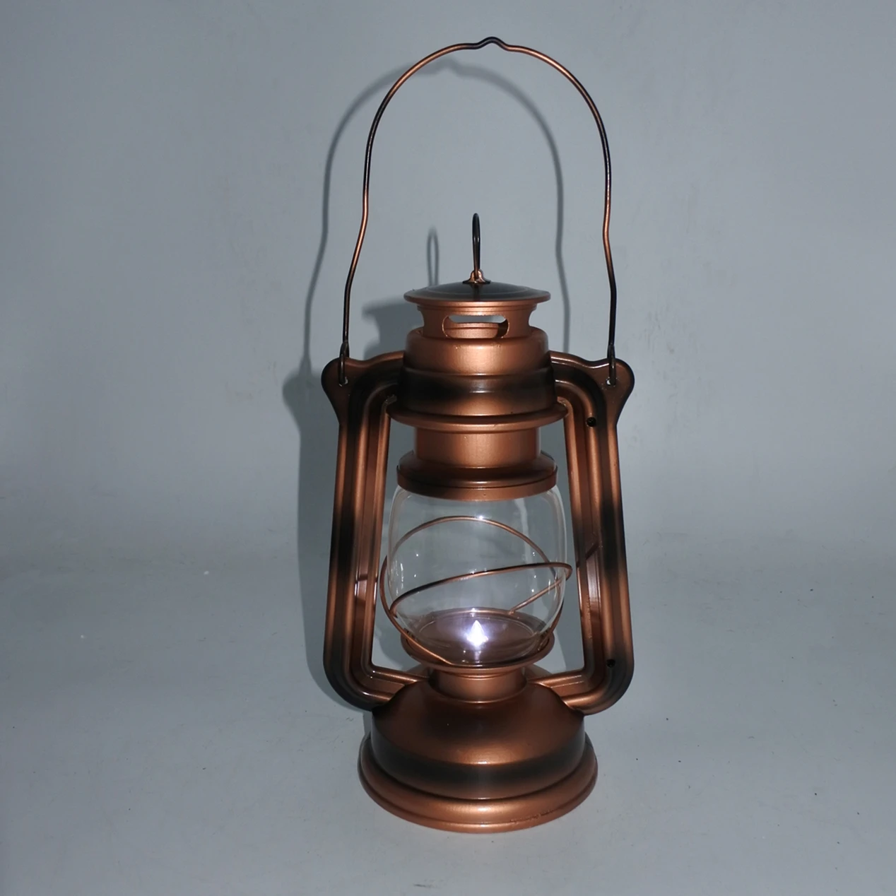 金属古董复古飓风灯笼与 led 电池供电传统外观铜灯笼