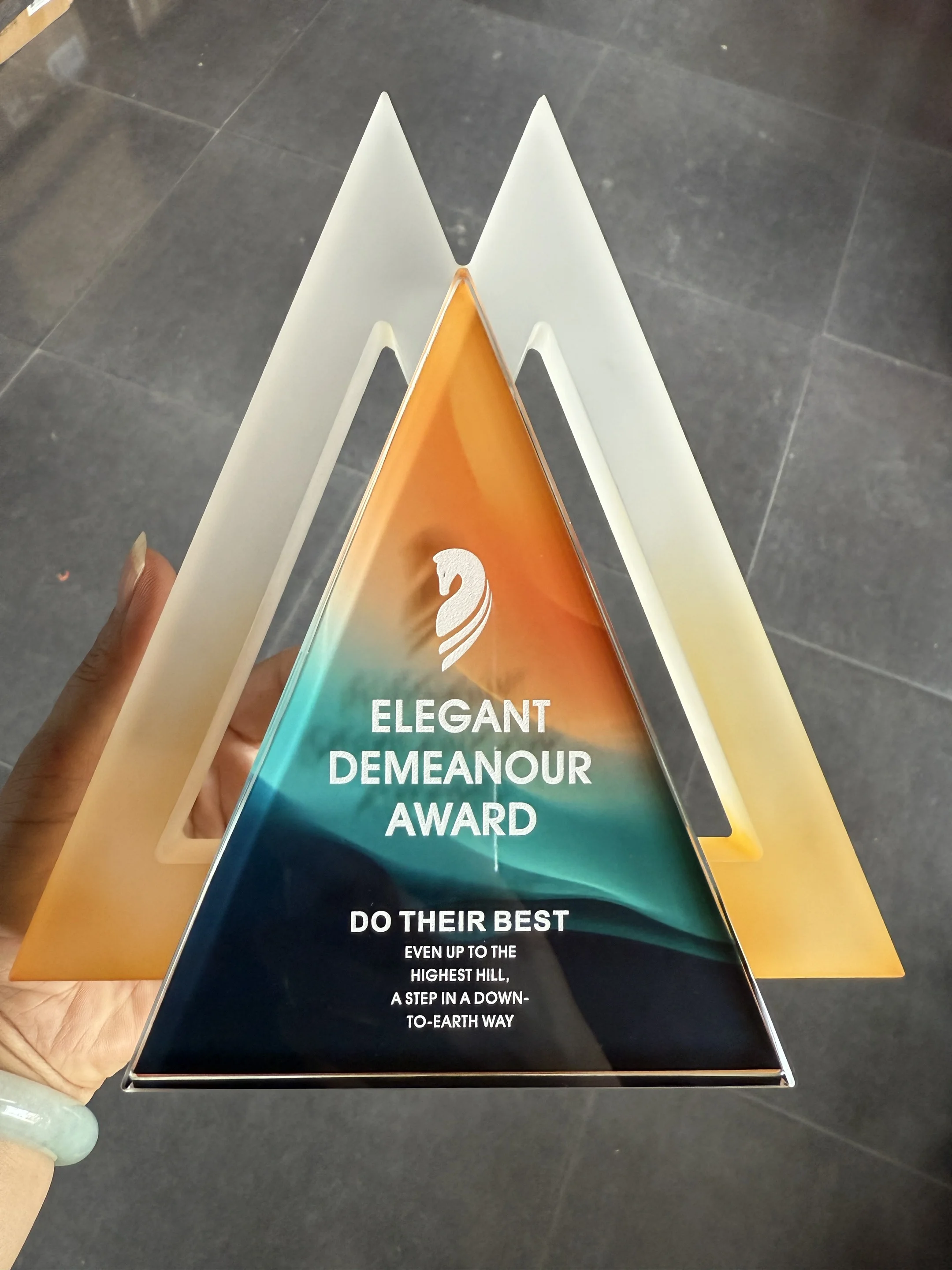 2026 Crystal Laser Engraved UV Printing Trophy Business Souvenirs for Company Annual Meeting Awards