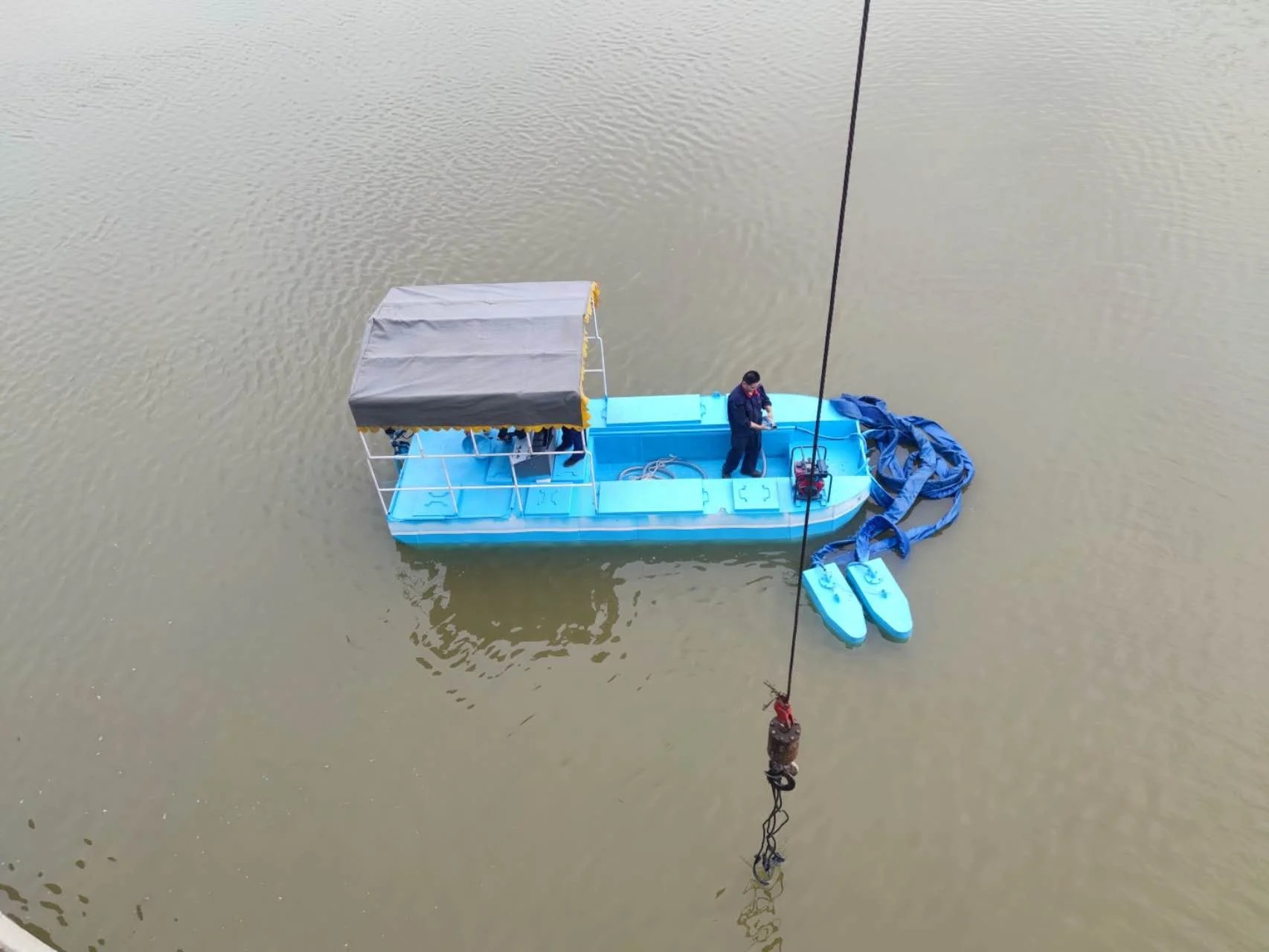 Blue Algae Skimming Boat Robot With Remote Control And Filter For Algae