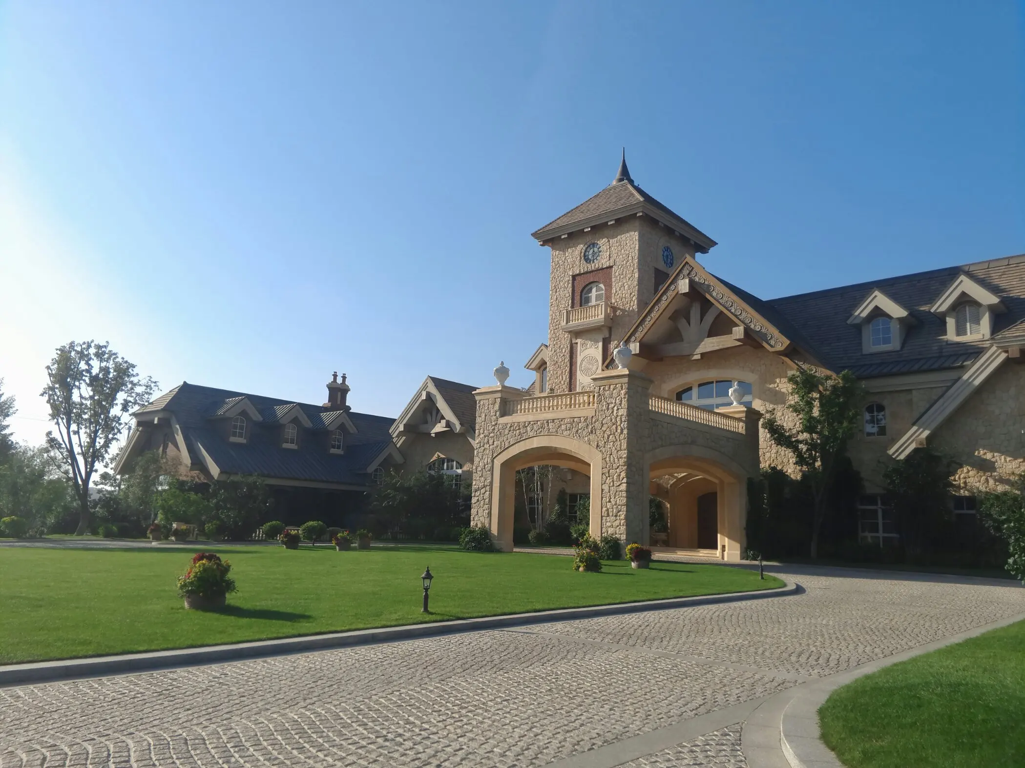 铁结构可移动轻钢框架房子平房豪华别墅度假村假日酒店房地产预制房子