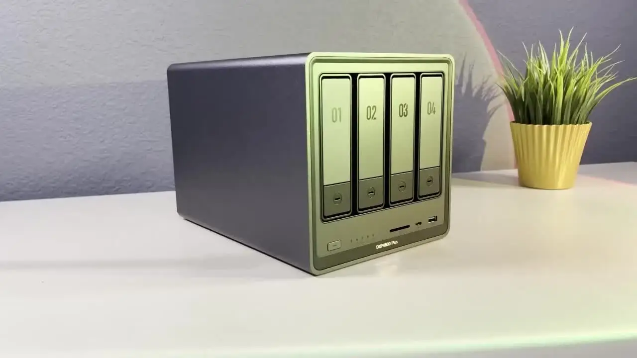 UGREEN Nasync DXP4800 Plus - 4 Bay Desktop NAS with Intel Pentium