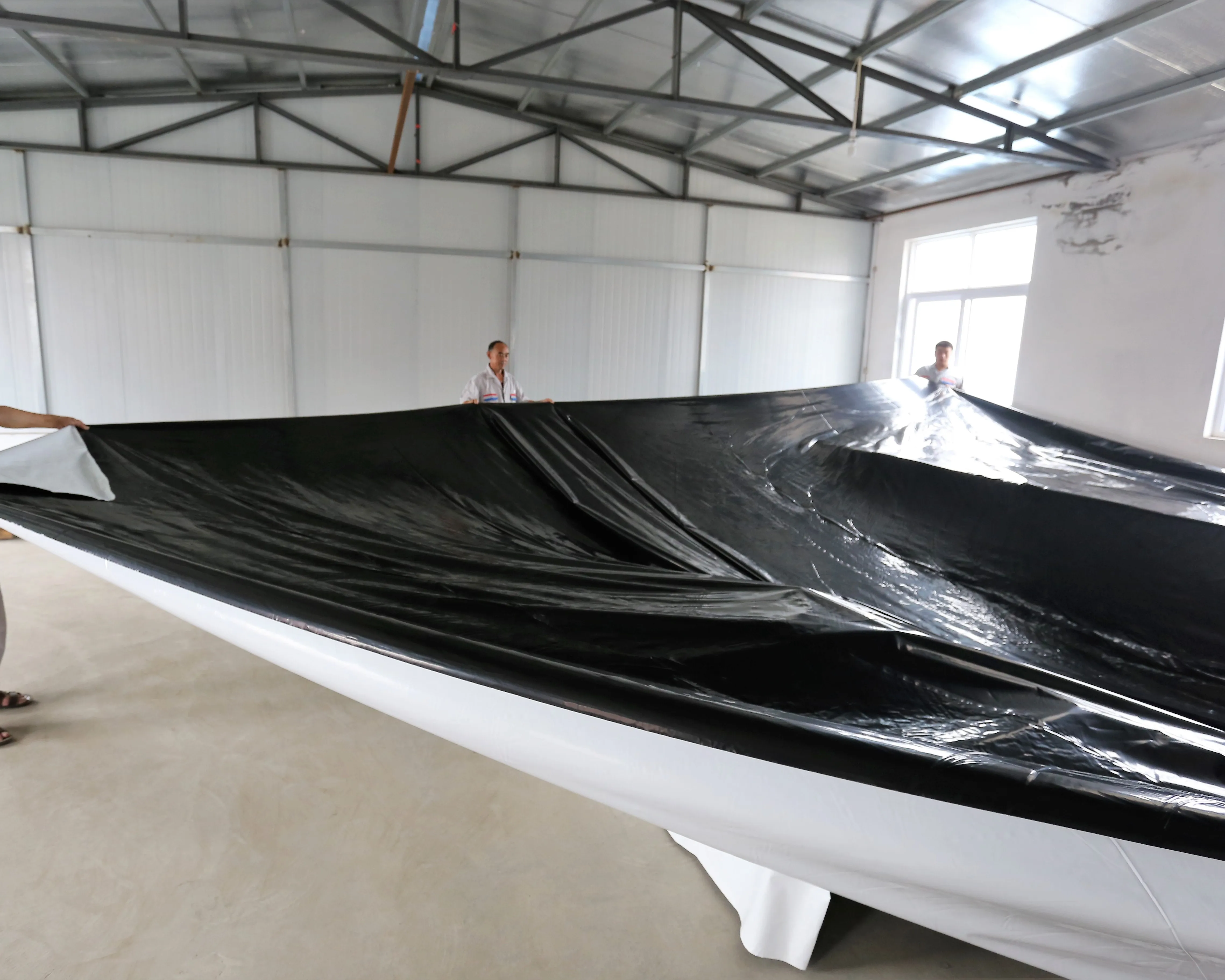 Source Heavy Duty White and Black LDPE polyethylene polythene plastic  roofing sheet rolls for greenhouse farm on