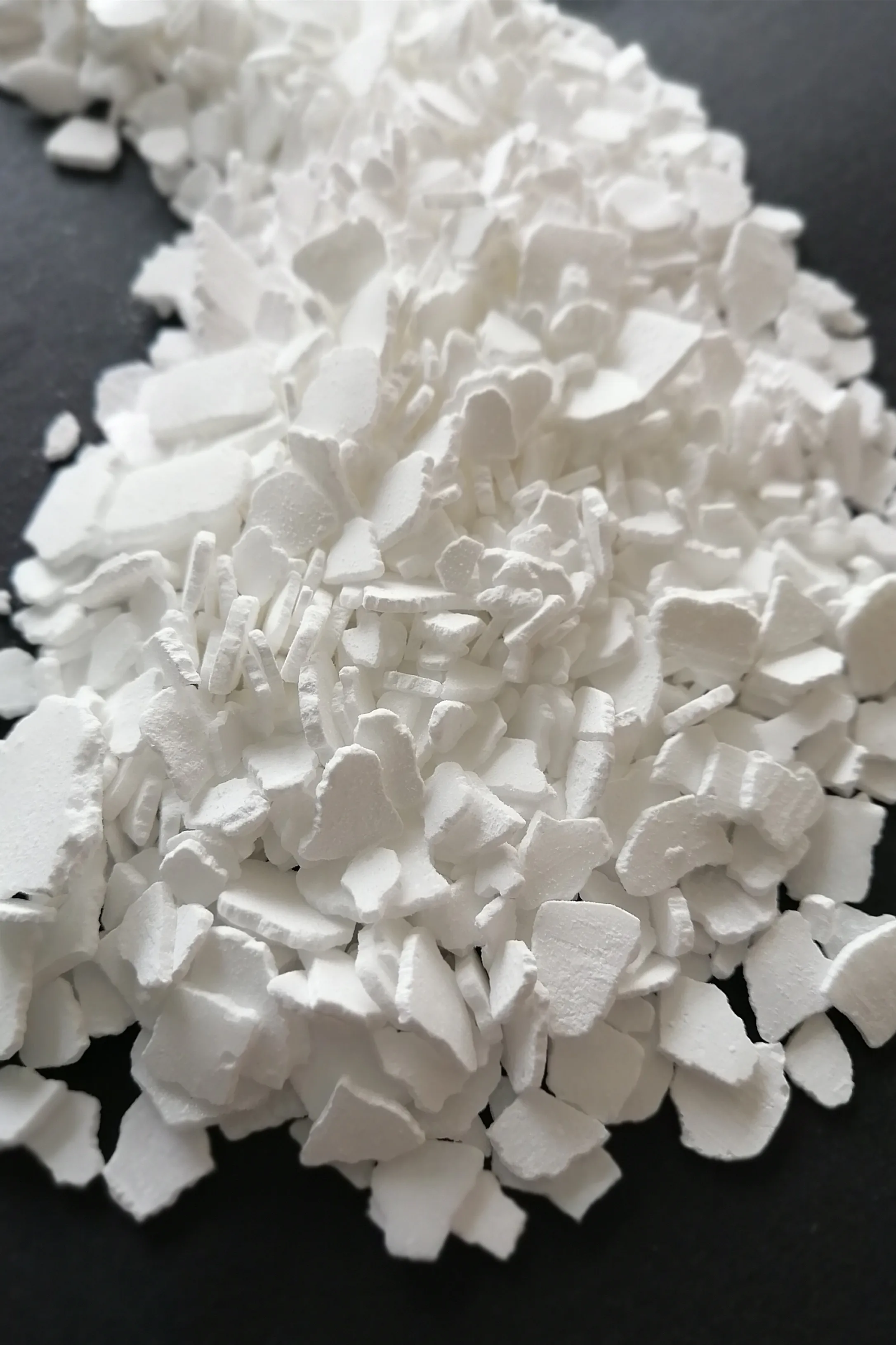 白色prills cacl2 2h2o 氯化钙二水合物价格干燥剂 74% 纯度