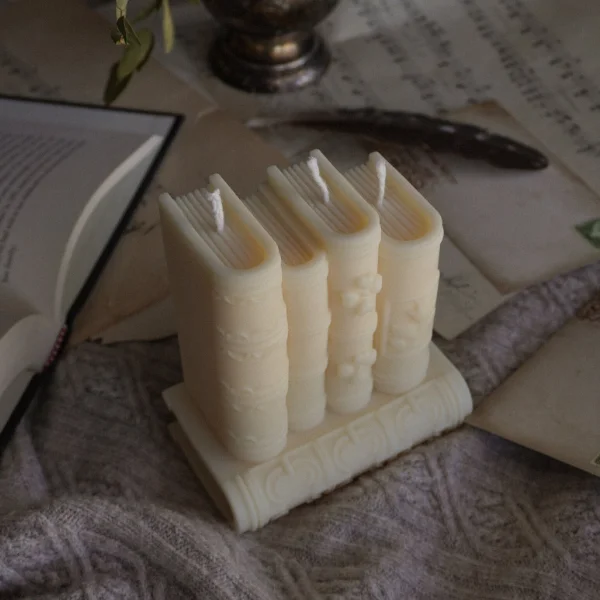 Creative Book-Shaped Silicone Novelty Gift Candle Unique and Stylish Presentation Candle for Christmas Occasions