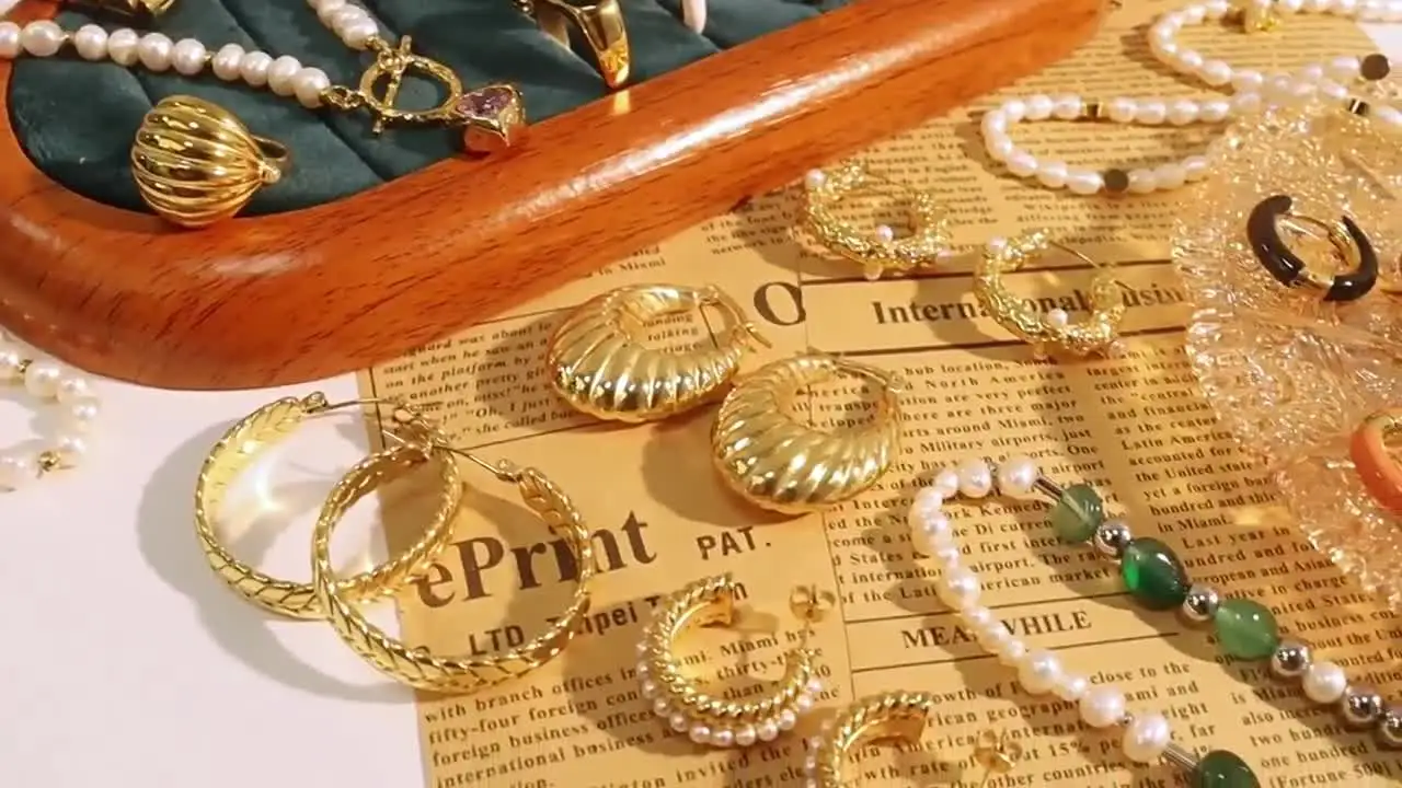 Hot Sale Pvd Gold Plated Stainless Steel Elegant Single Diamond Pendant  Clavicle Chain Moon Necklace Charms Women