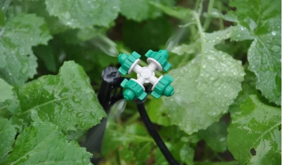 Kits de aspersor nebulizador suspendido de cuatro vías con manguera 4/7 mm para sistemas de riego por atomización con aire