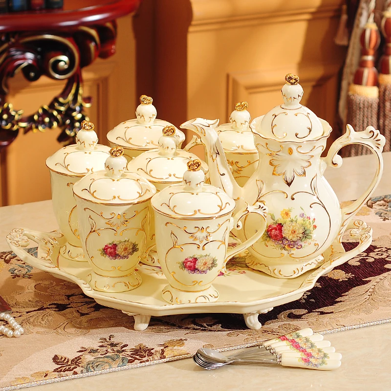 Gold Line Luxury European Style Fine Porcelain Tea Set Graceful Designs Ceramic Coffee Cup Luxury Dinnerware Sets factory