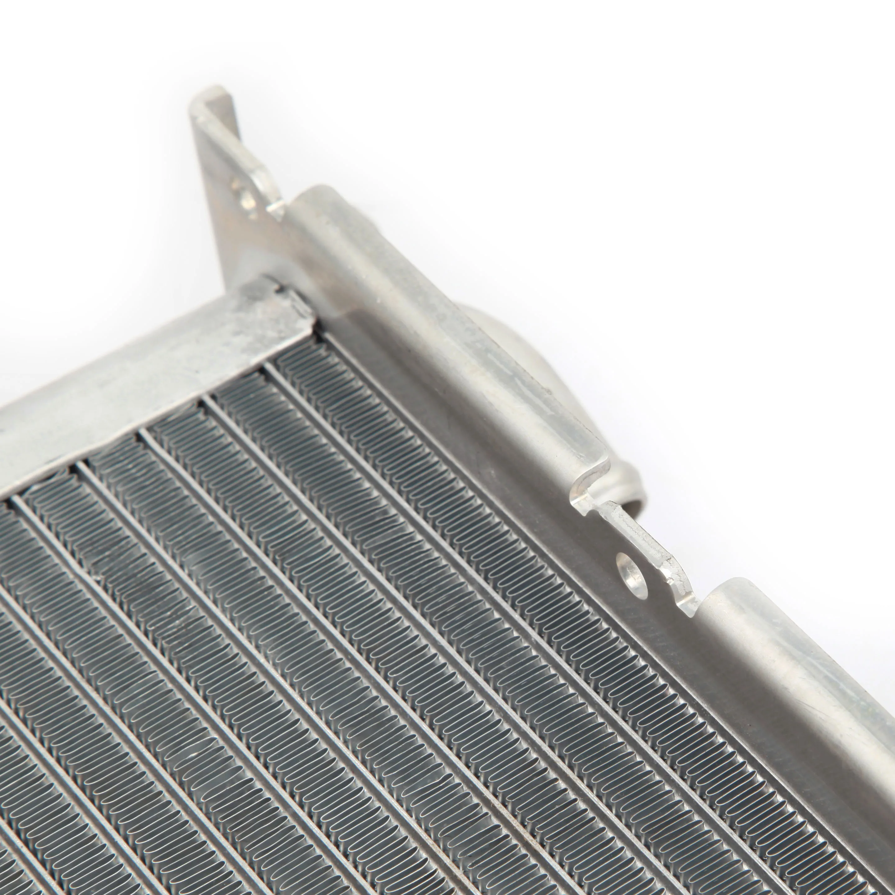 汽车零部件  冷却系统  散热器  产品名称 发动机散热器中冷器水冷