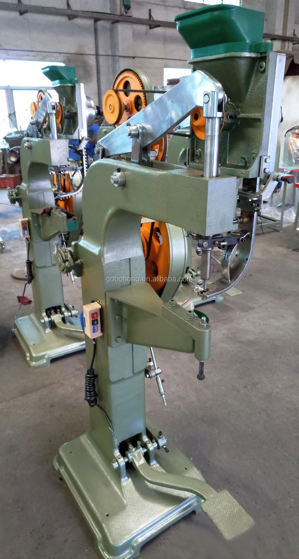 Furniture Fourclaw Nut Riveting Machine,M6 Claw Nail Machine,M8 Foot