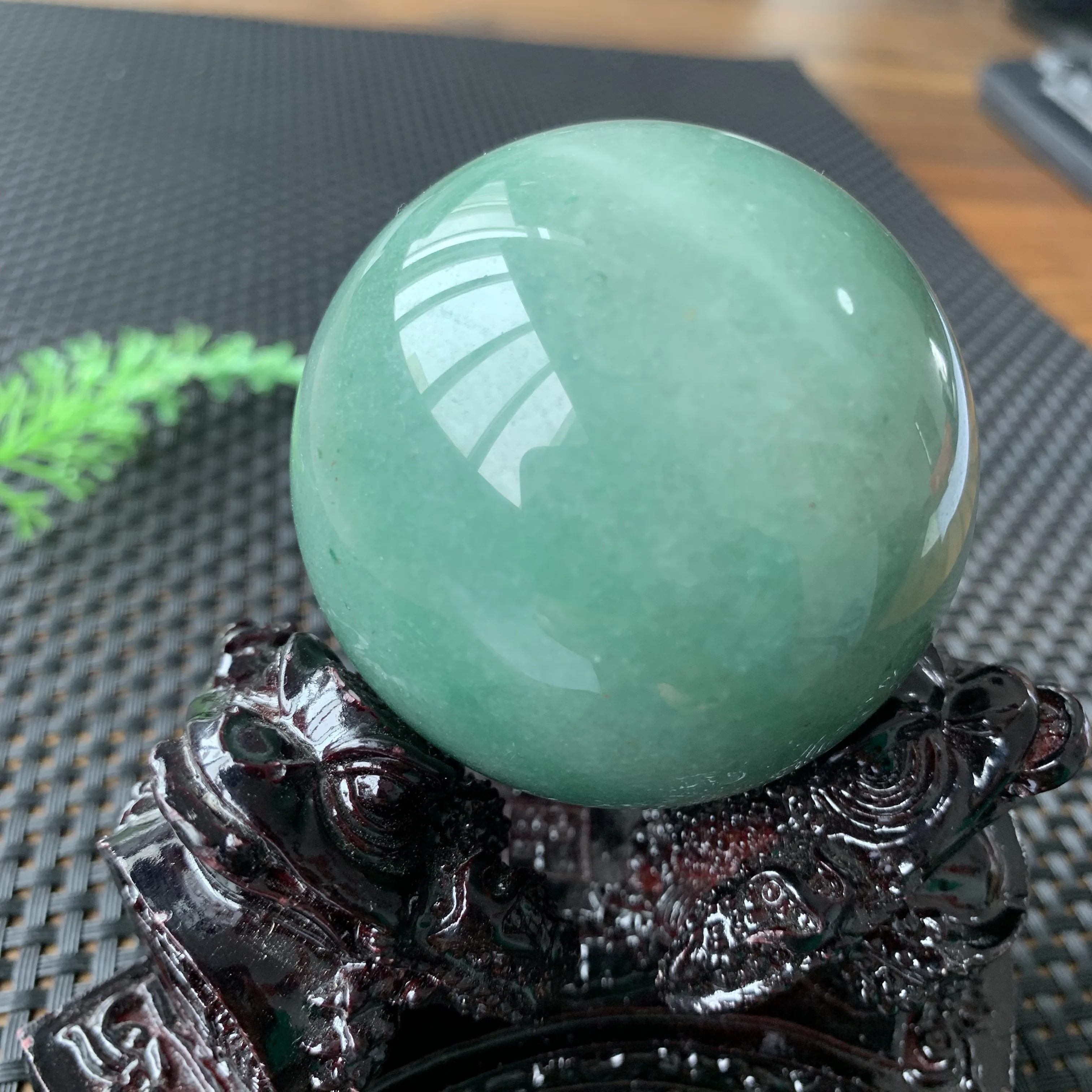 批发灵气宝石疗愈石手工雕刻绿色砂金石水晶球体