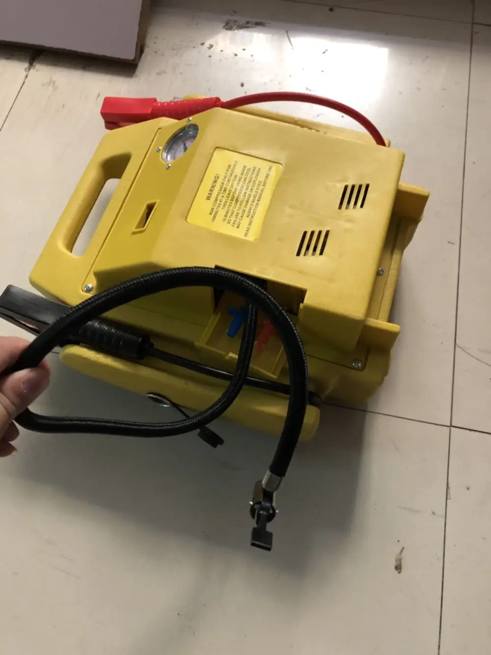 Hot Sale Portable multi-functional car Jump Starter Power Station also air pump