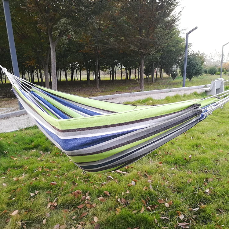 材料 70% 棉30% 聚酯纤维 颜色 绿色或为您定制 风格 便携式户外吊床