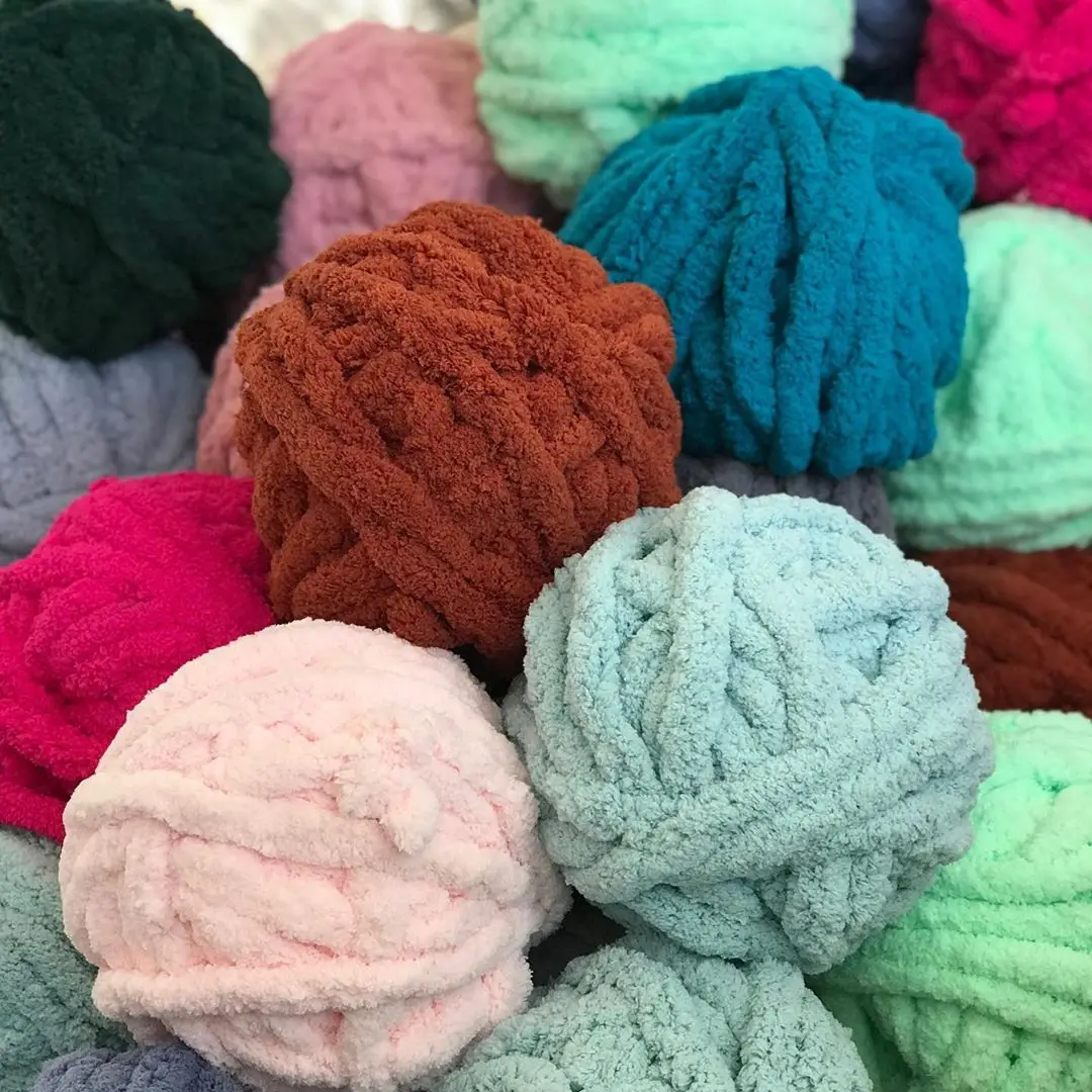 Factory Super Soft Red Color Jumbo Chenille Yarn Super Cozy Soft