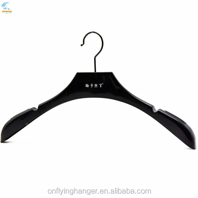 plastic hangers wholesale