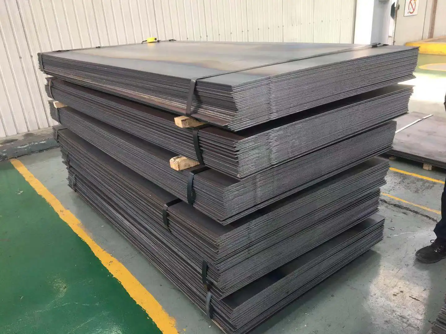 Ms Hot Rolled Hr Carbon Steel Plate Astm A36 Ss400 Q235b Iron Sheet Plate 20mm Thick Steel Sheet