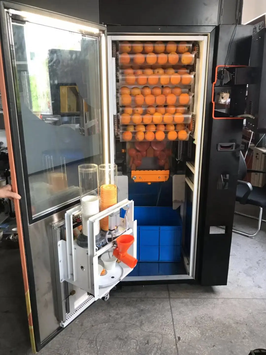 Commercial Grade Fresh Orange Juice Vending Machine Vending Machine