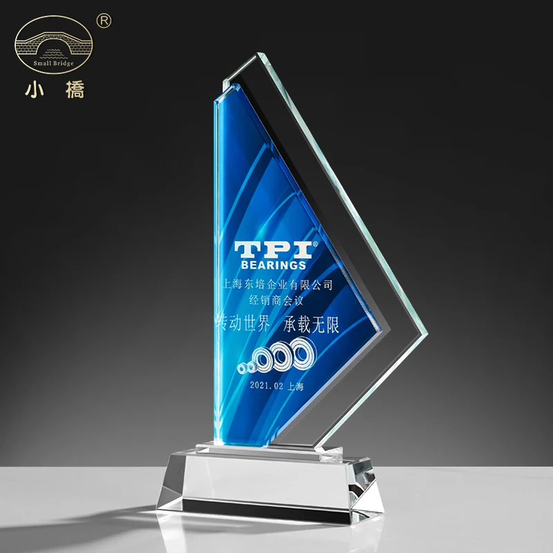 Customized logo or Blank Crystal Trophy Company Annual Meeting Crystal Gift Souvenir supplier