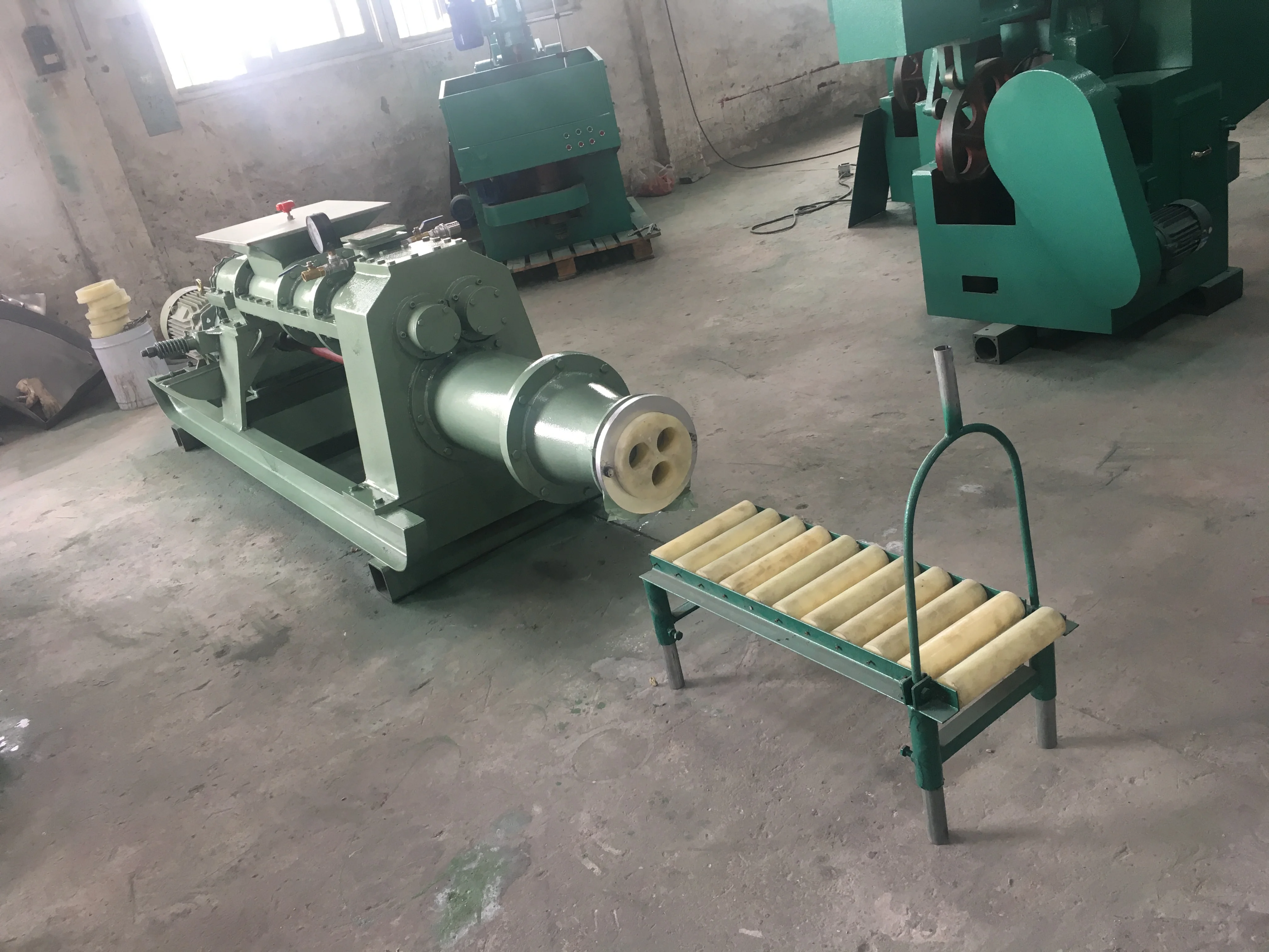 3.5 Ton Ceramic Raw Material Manufacturing Machine Ceramic Clay Vacuum