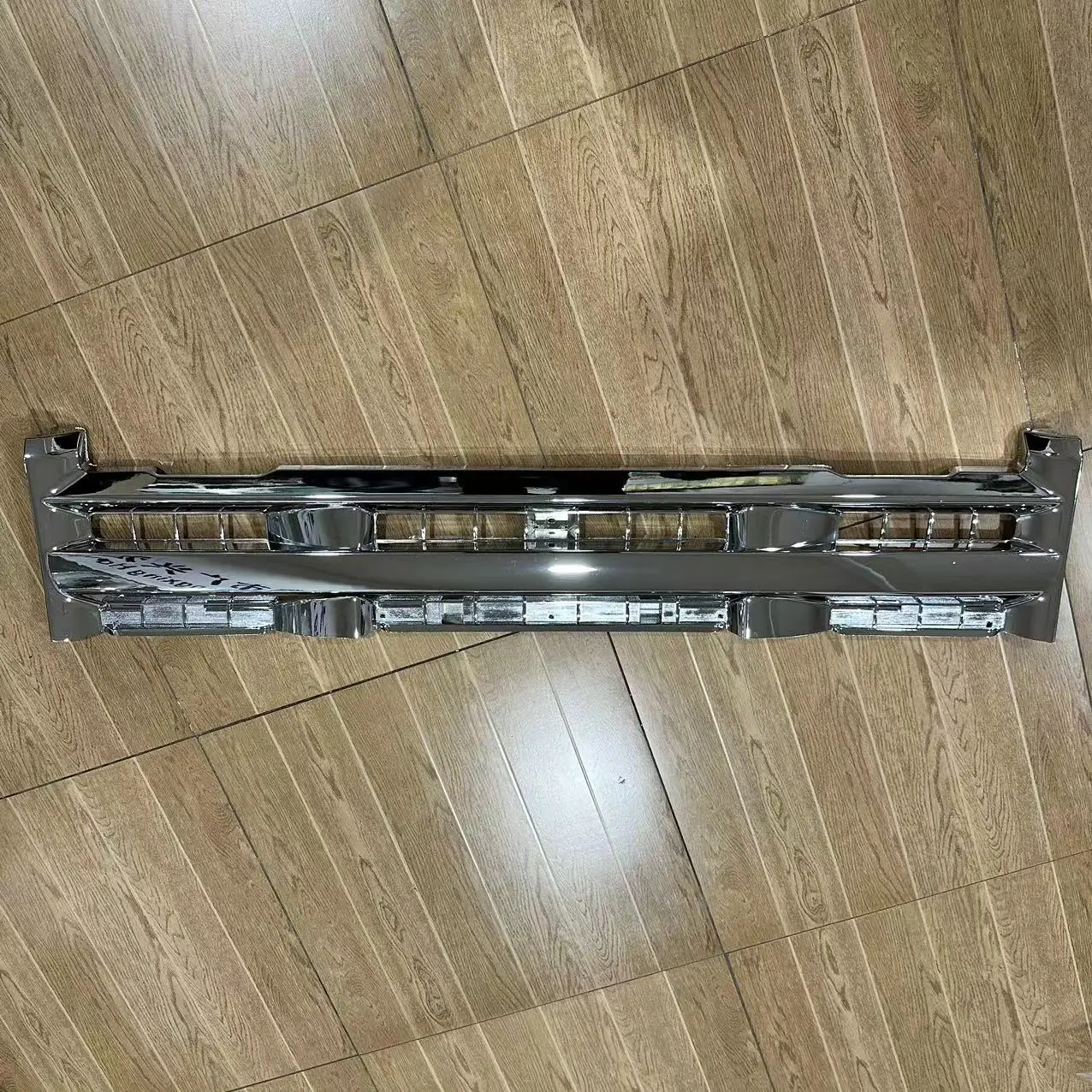 Japanese Truck Isuz  700P/NPR/NQR  Original Chrome-plated Grille supplier