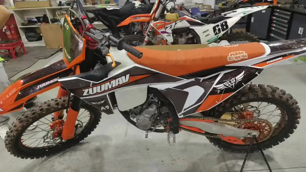 zuum  adidas Originals Blue ZXZ 930 Chalk/Rhythm Yellow/Aluminum | Hypebeast