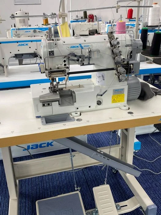 JACK 8569 Flatbed Overlock Sewing Machine - High-Speed & Automatic