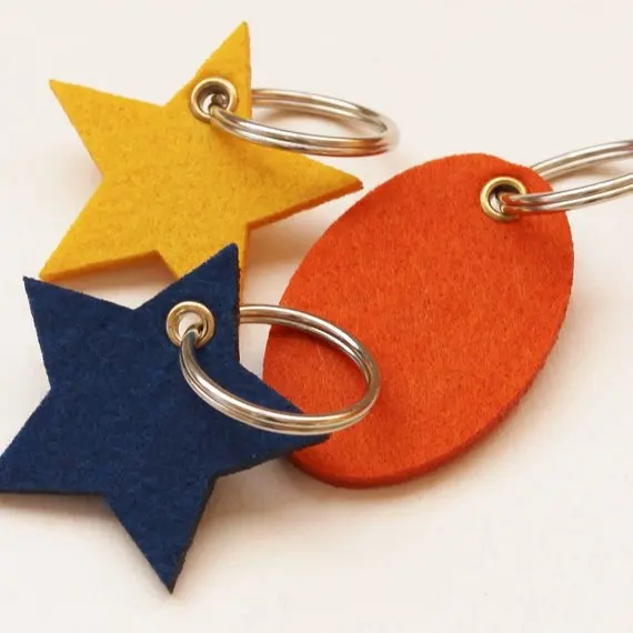
Popular promotional custom felt keychain cute keychain pouch 