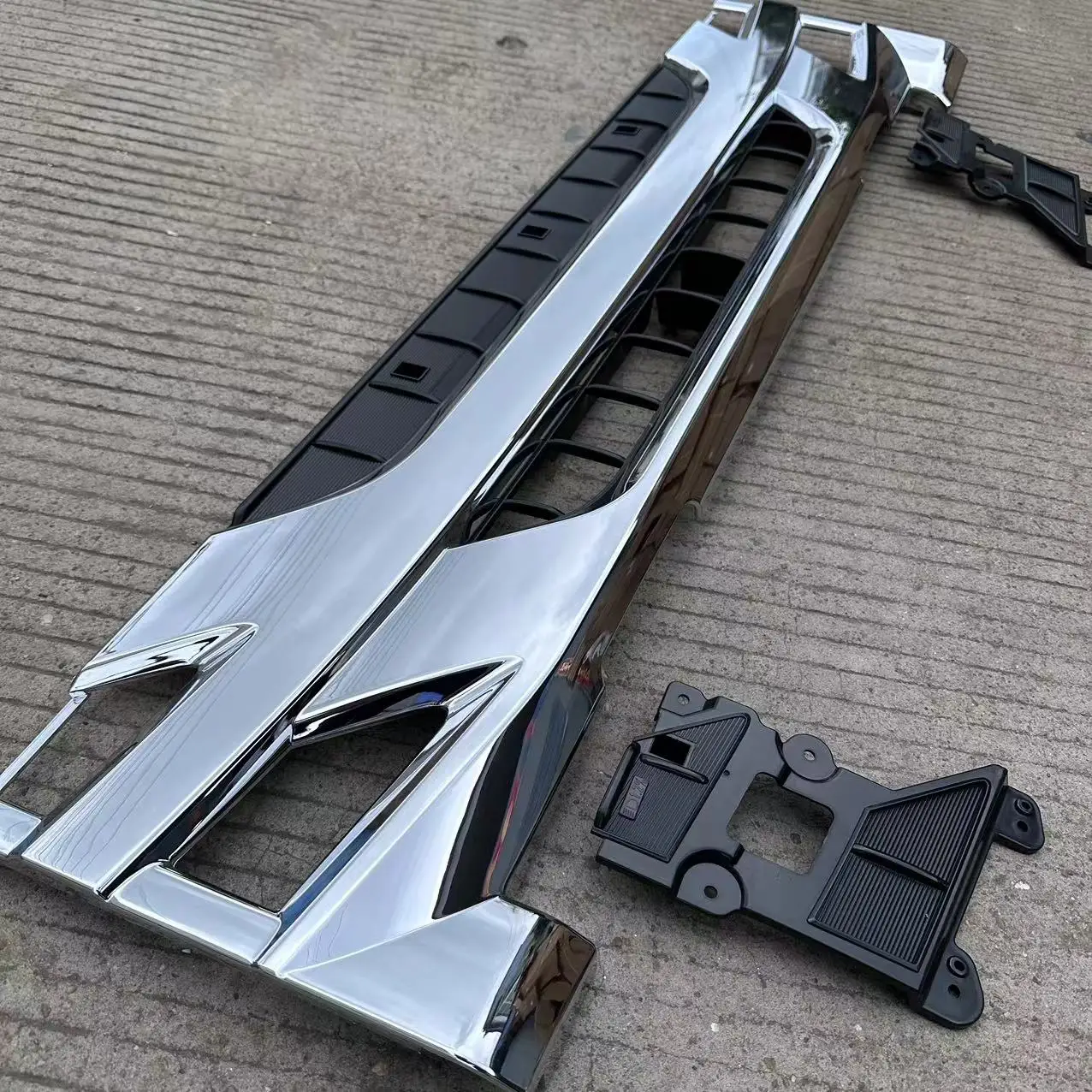 GHCD Hot Product/high Quality/factory Price Japanese Truck ISUZ New NPR/700P2008 Year's Chrome-plated Grille manufacture