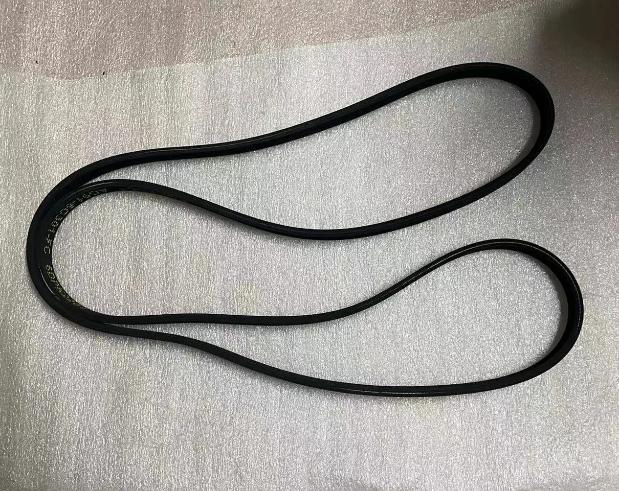 V Ribbed Drive Belts For Volvo 31258319 31316546 31330380 Lr036456