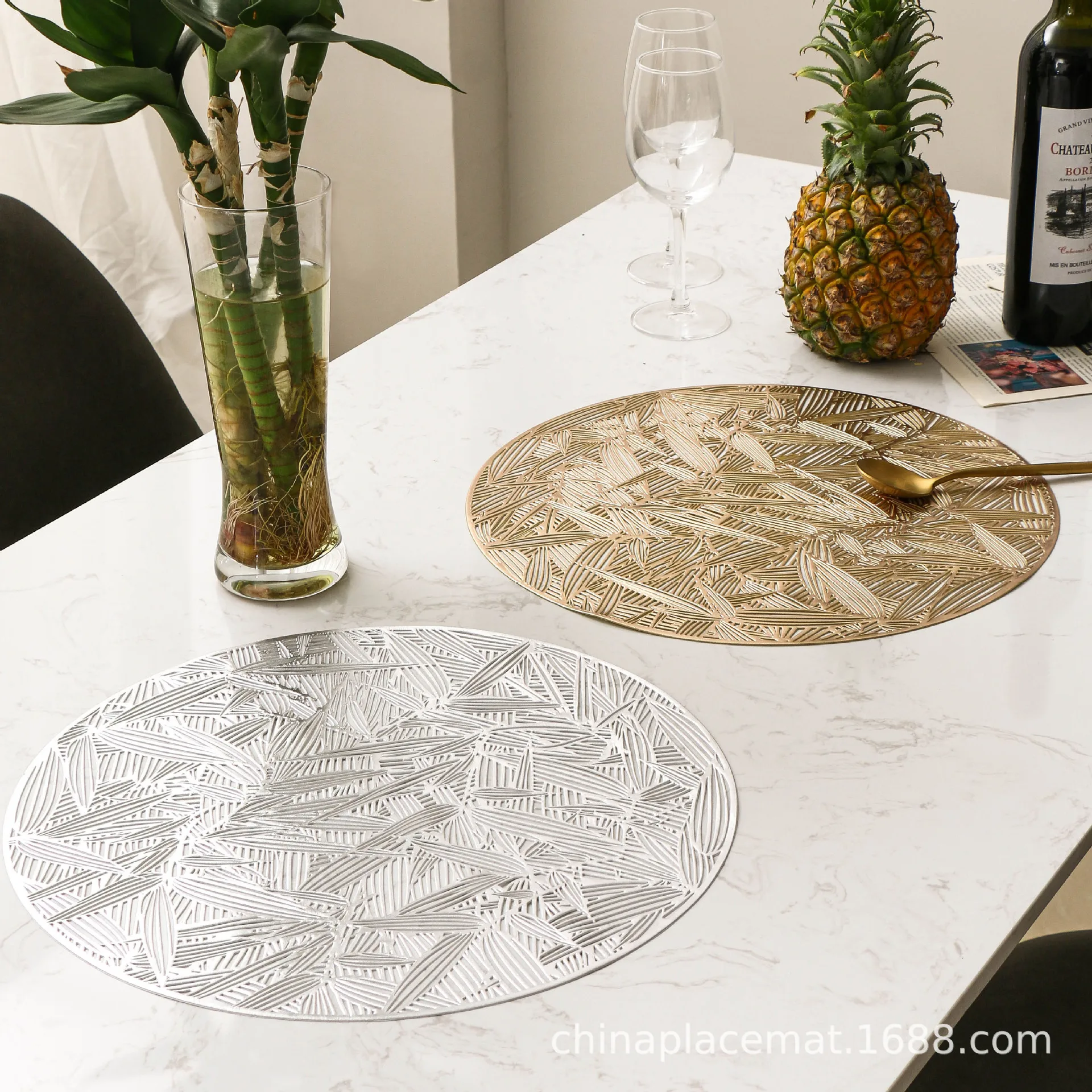 Round Gold Vinyl Placemats Durable Nonslip Heat Resistant Golden