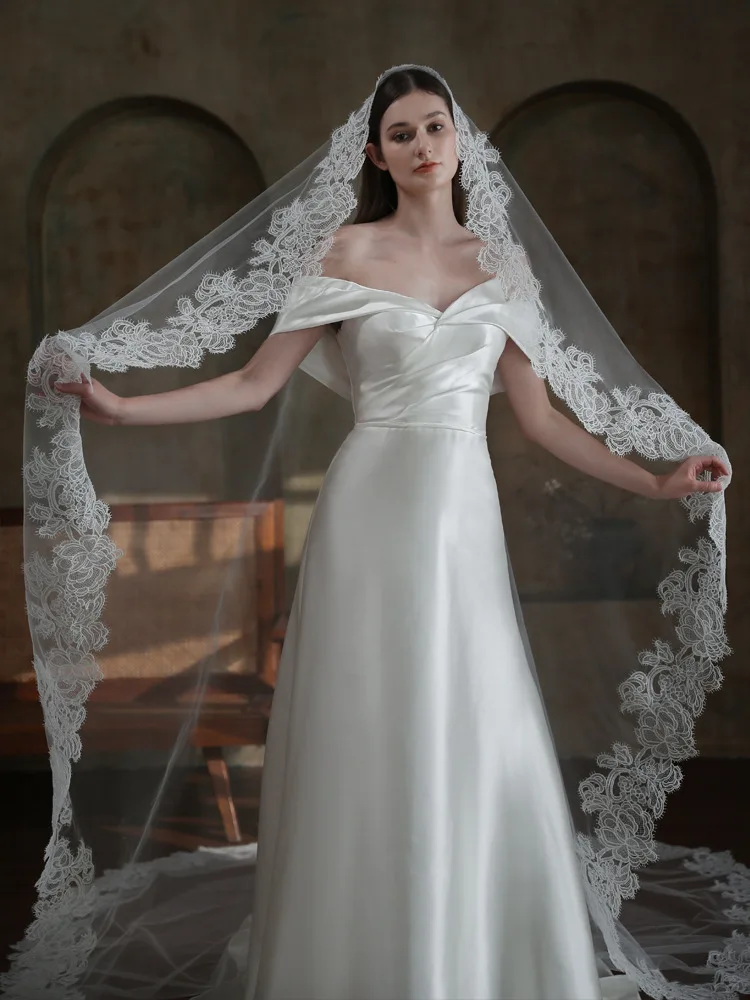 Elegant Vintage 3 Meter Long Lace Edge Bridal Veil Courtly Chapel Train Veil for Main Wedding