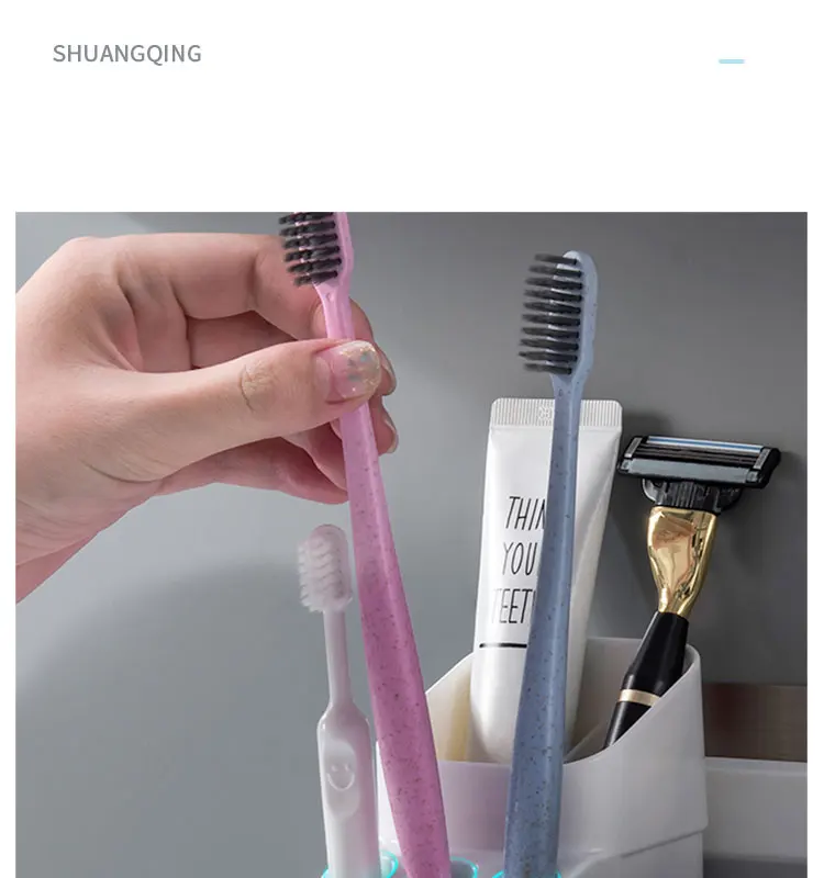 تصميم جديد للحمام مثبت على الحائط مجموعة بلاستيكية مكونة من ثلاثة حامل فرشاة أسنان مع كوب لعائلة