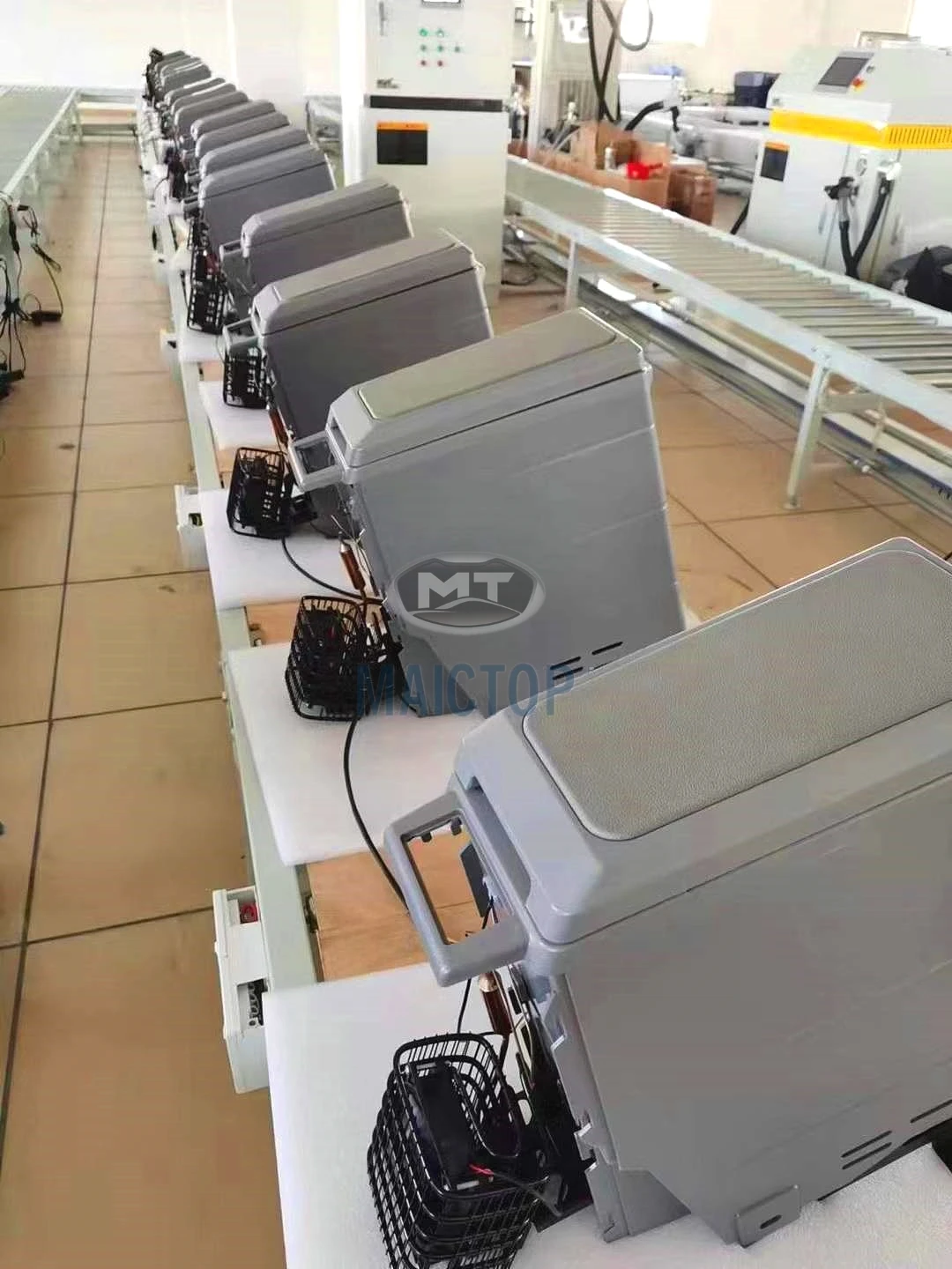 Maictop Portable 12v Lc79 Armrest Cooler Box Car Refrigerator For Land