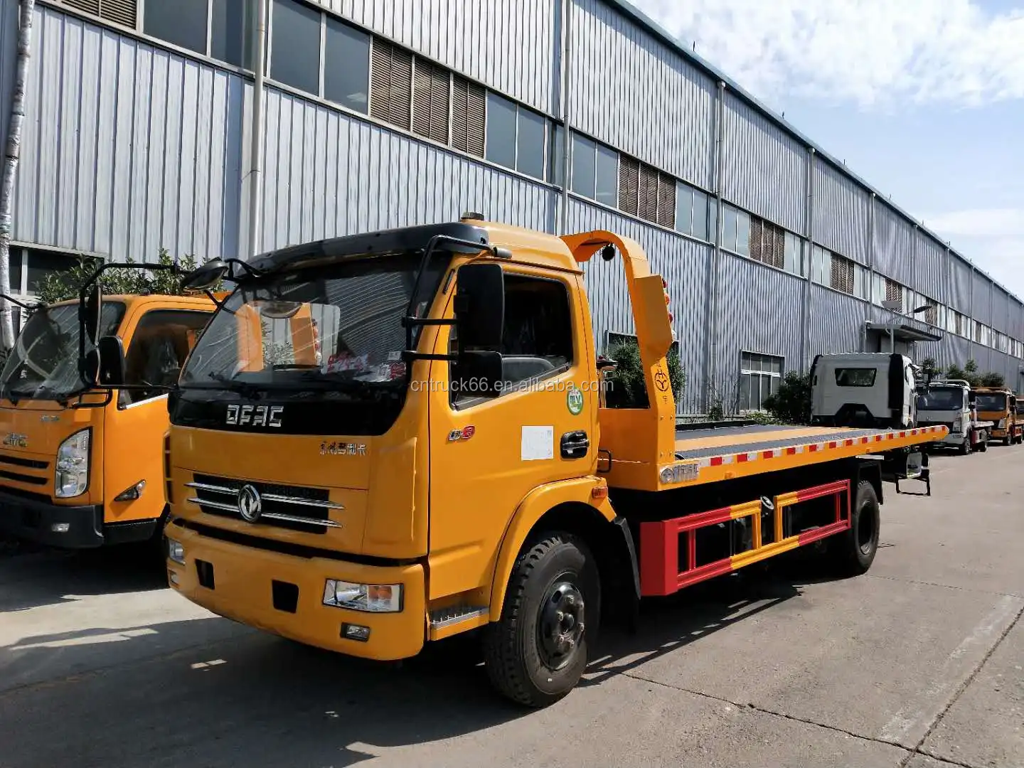 China Dongfeng 5 ton low bed tow truck for sale