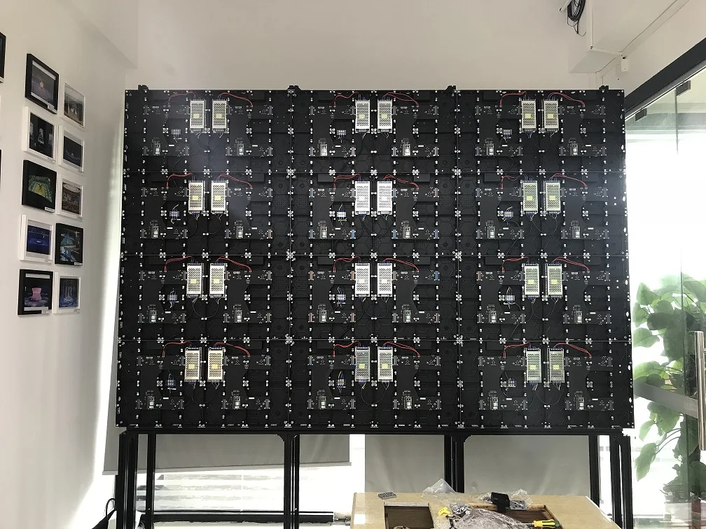 SMD1515 Outdoor Advertising LED Display Screen P1.875 300w FCC