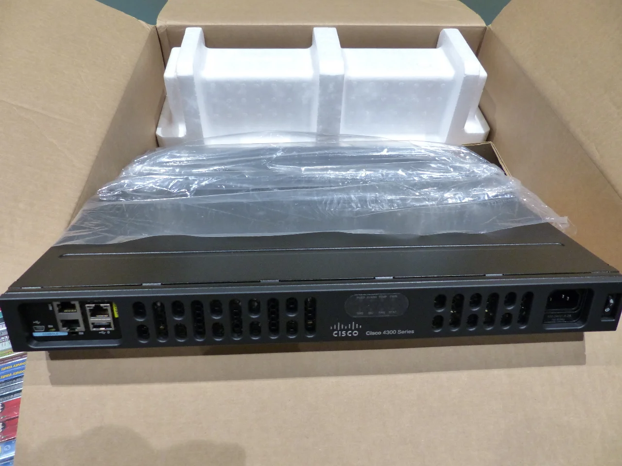 Router Cisco 4000 Series Isr4331 K9 100mbps-300mbps System Throughput 3 