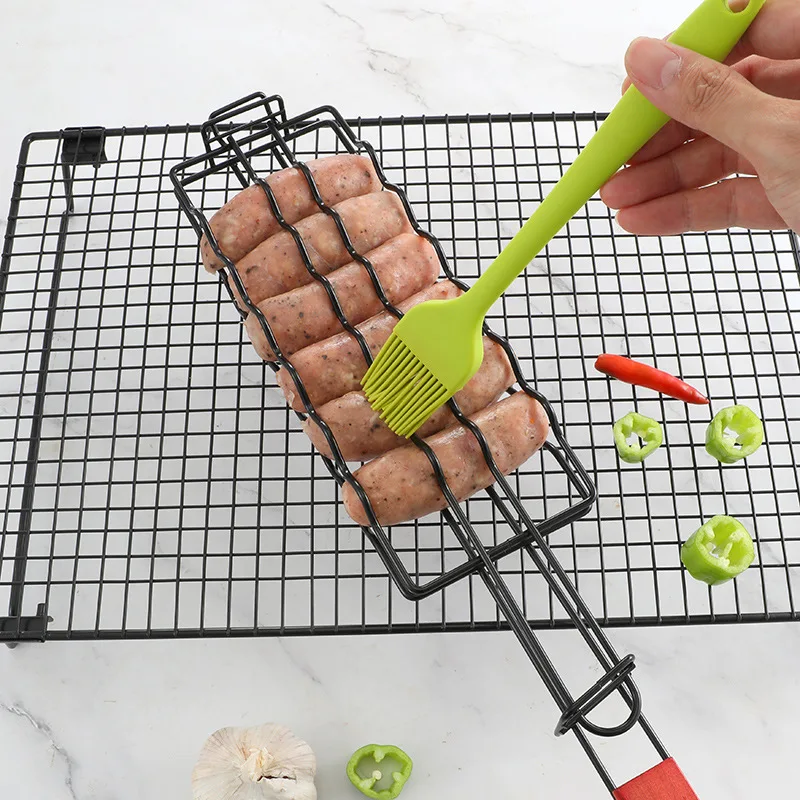 Outdoor Wooden Handle Metal Grill Basket Non-Stick Hot Dog Sausage Grilling Net Multi-Functional Camping BBQ Tool manufacture