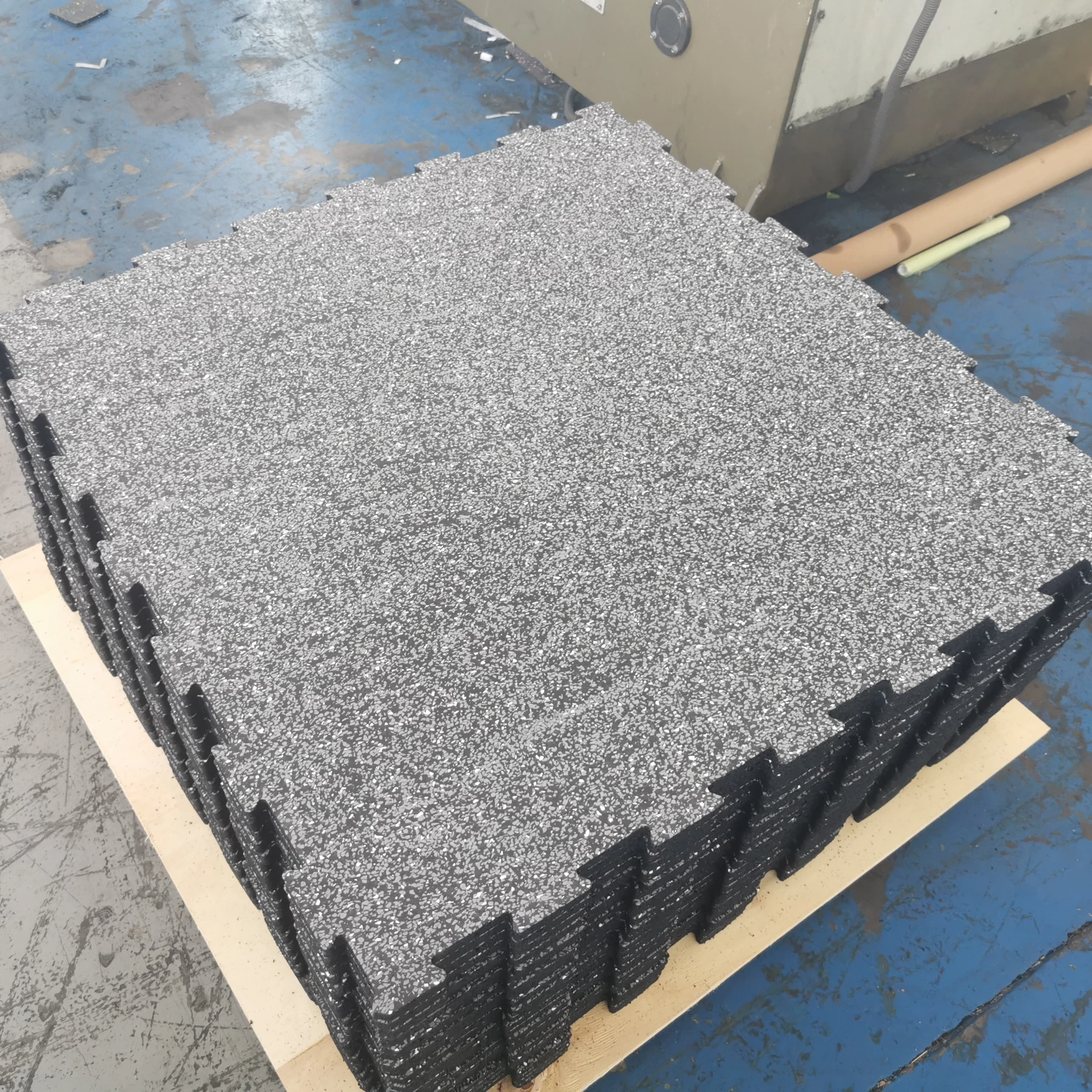 Gray Dot Noise Reduction Puzzle Rubber Flooring Mats Interlocking